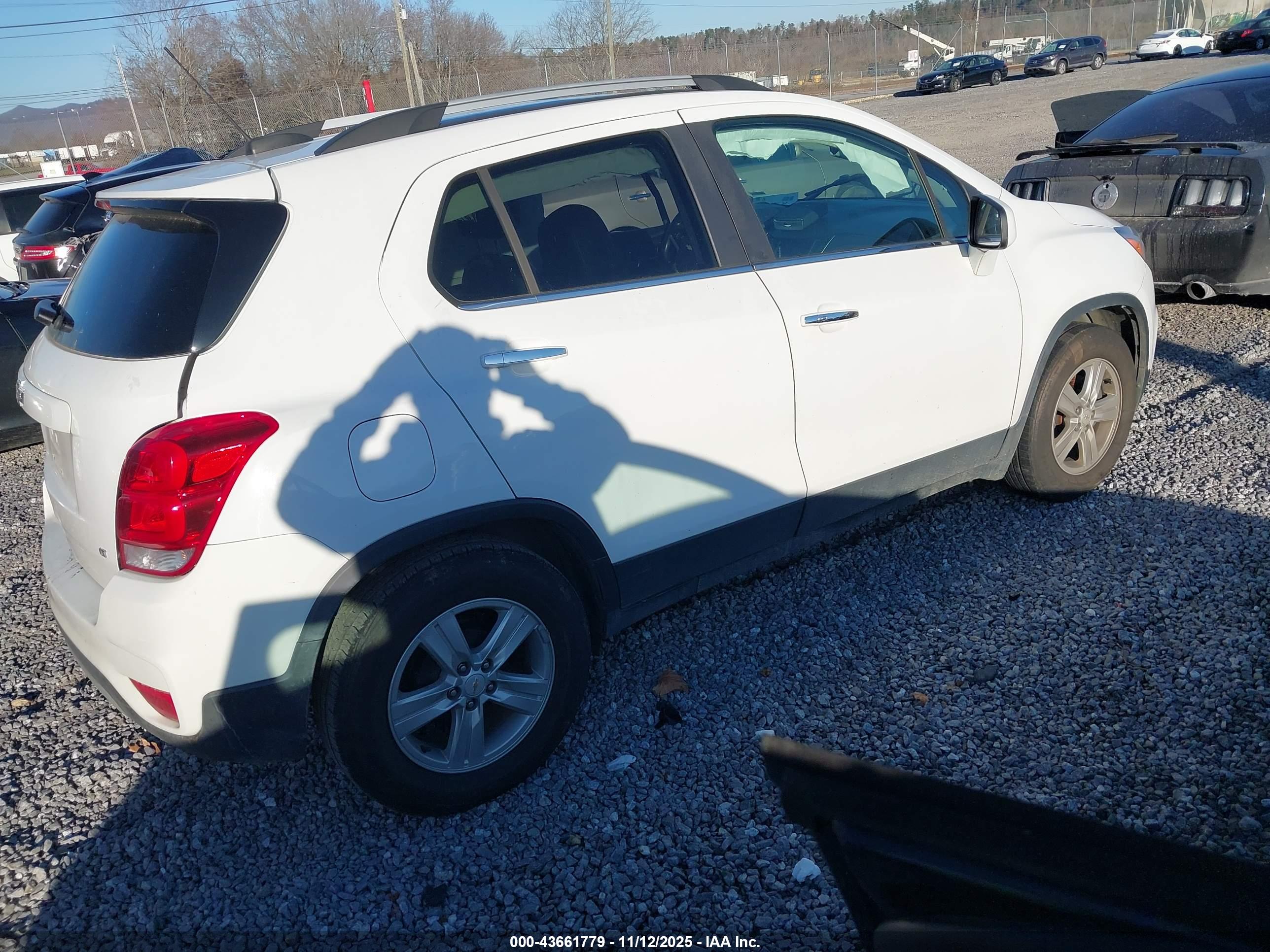 CHEVROLET TRAX image 4