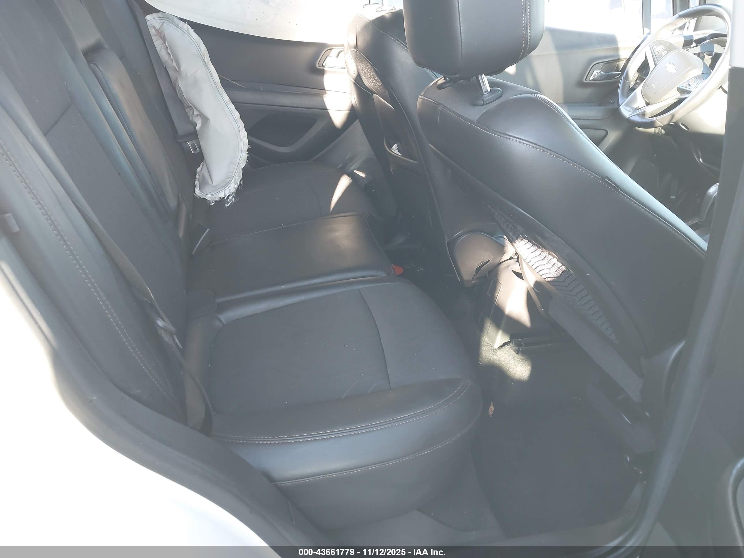 CHEVROLET TRAX image 8