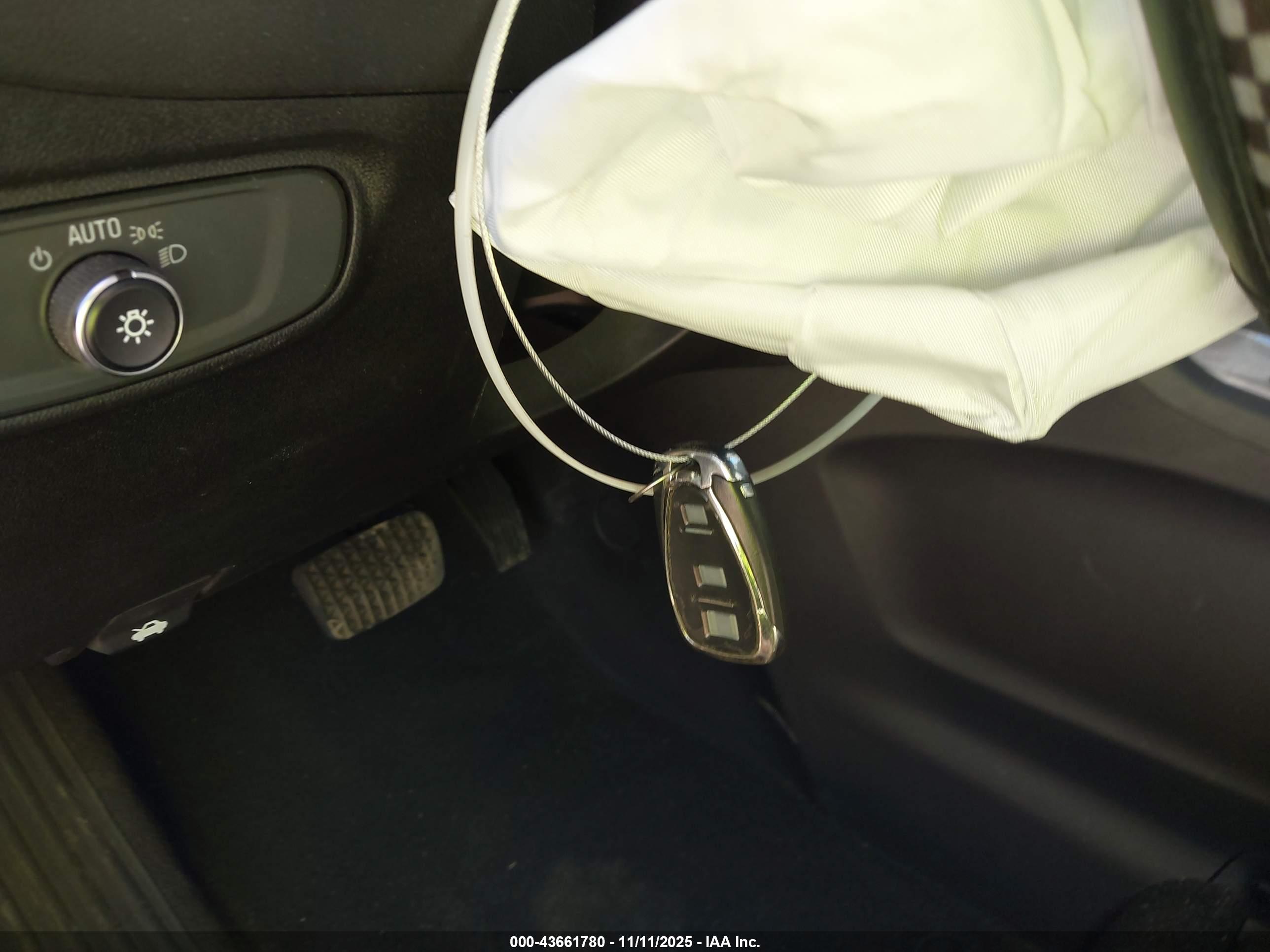 CHEVROLET EQUINOX image 11