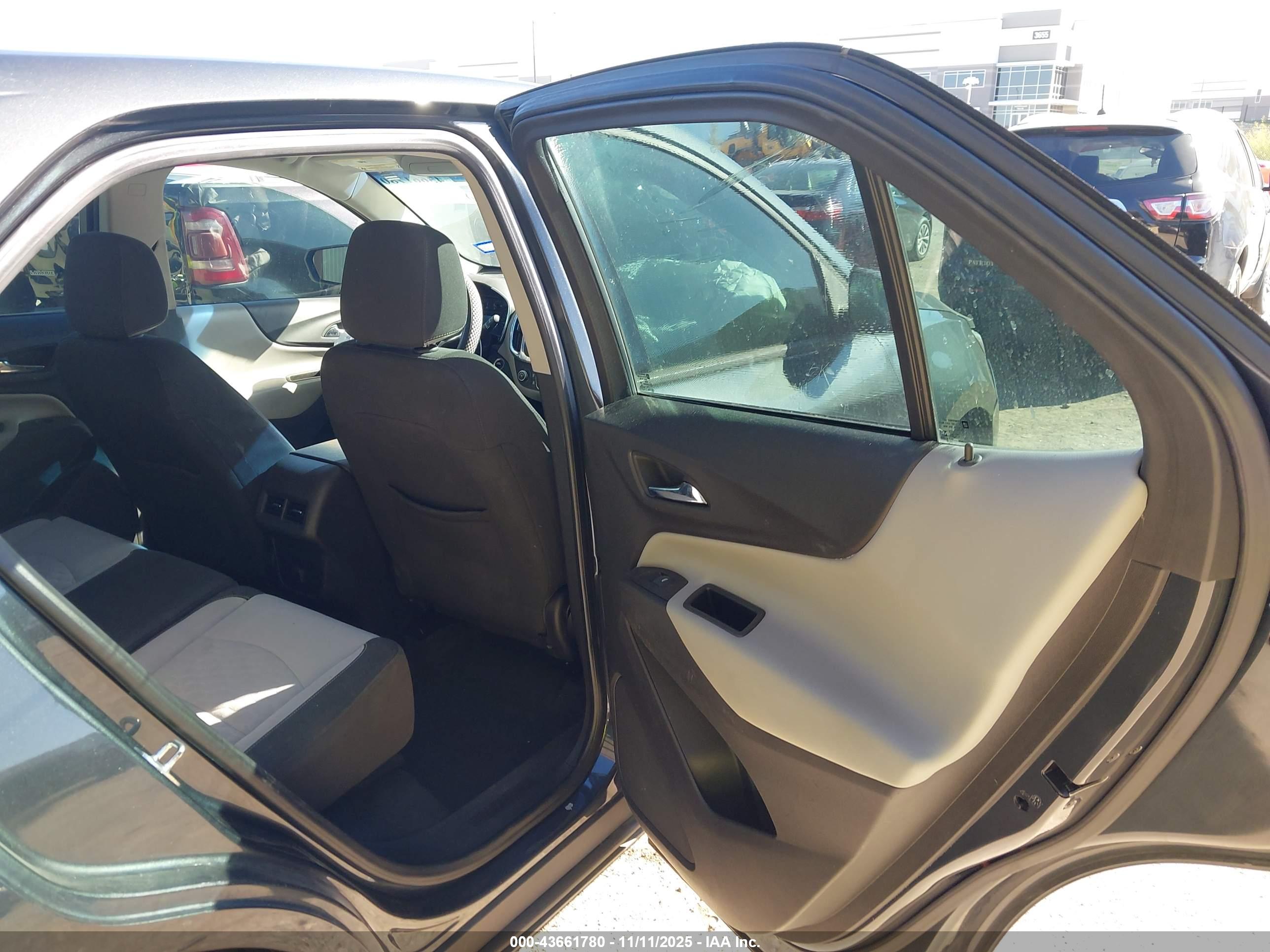 CHEVROLET EQUINOX image 8