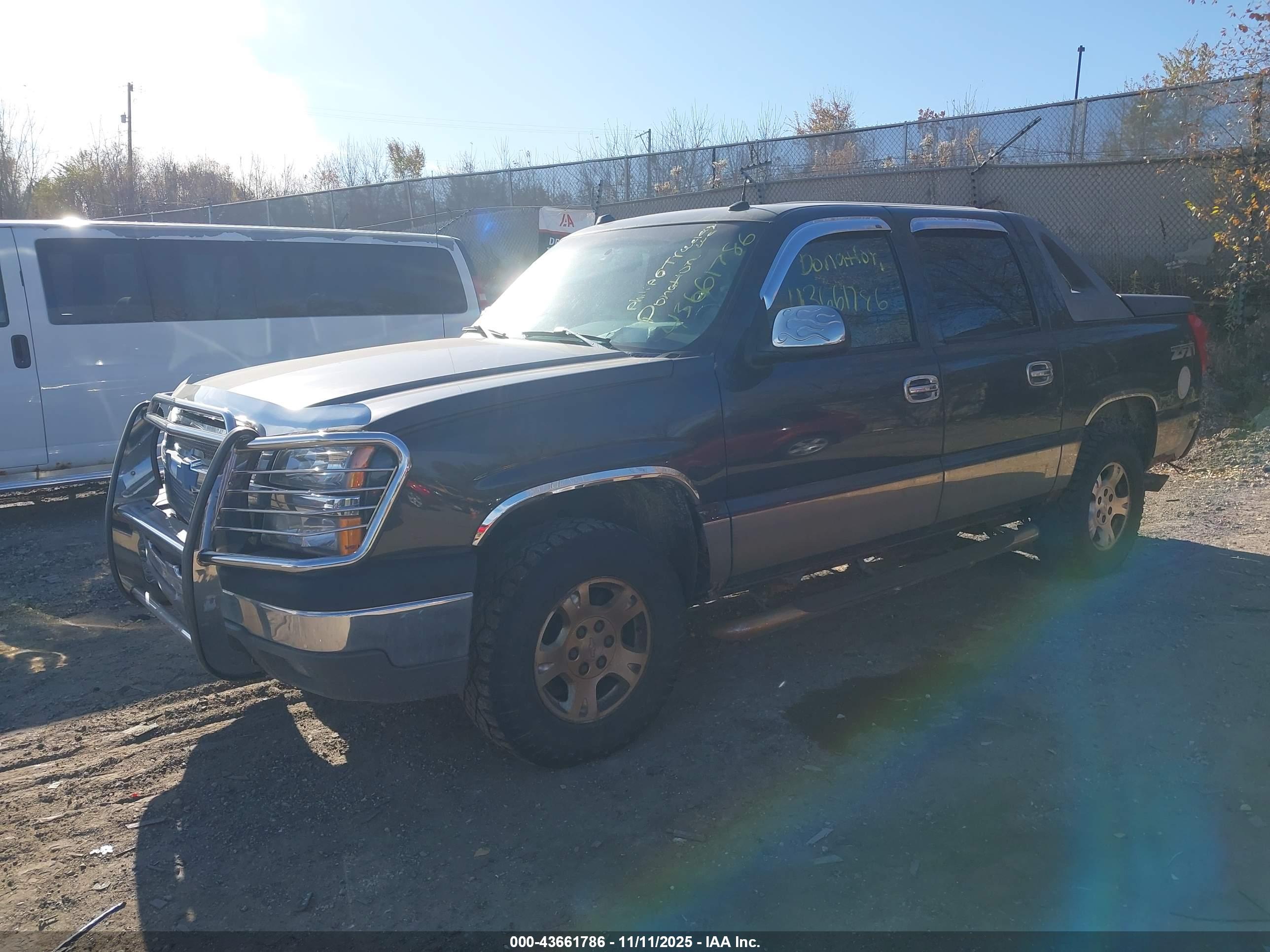 CHEVROLET AVALANCHE image 2