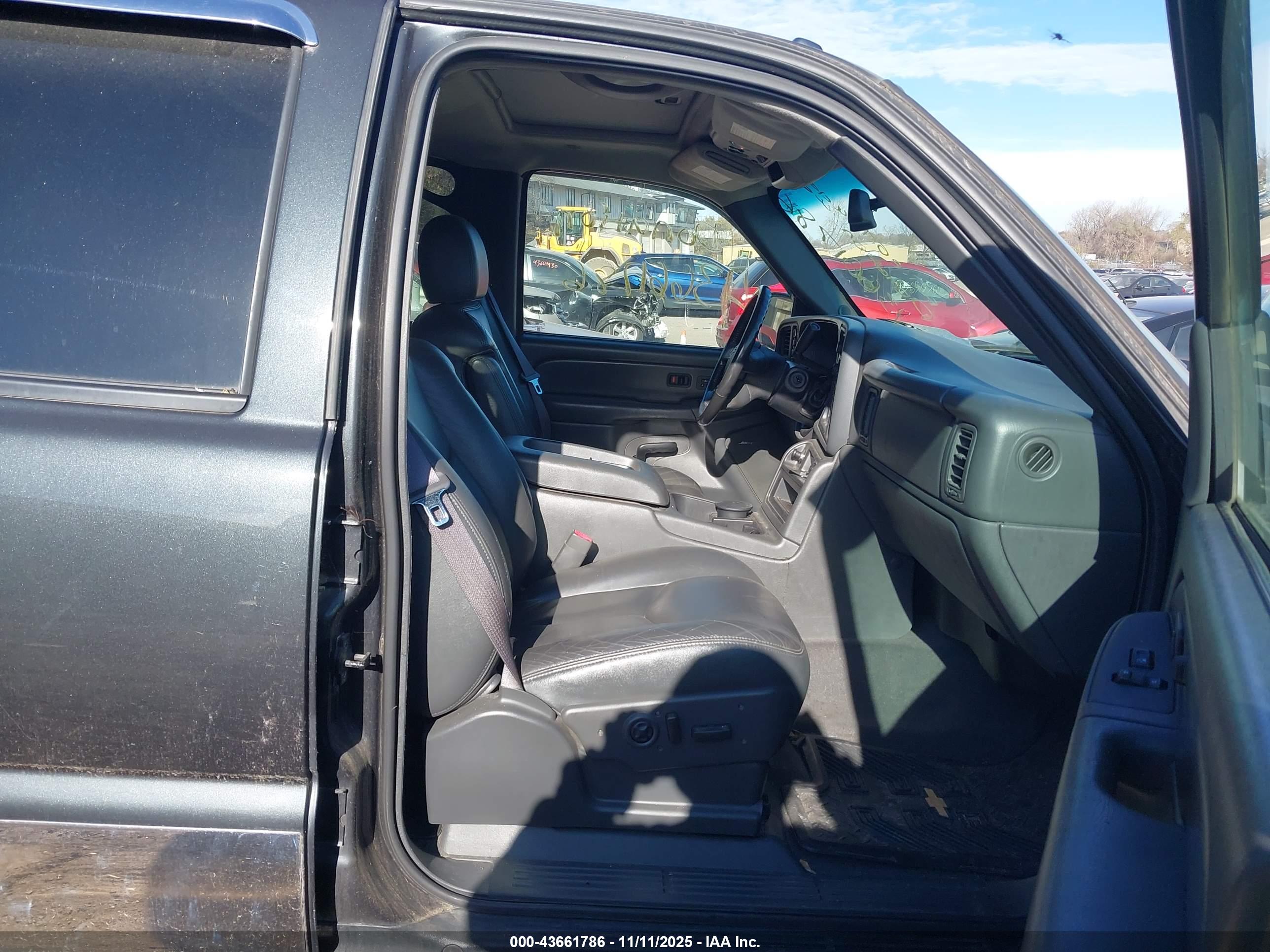 CHEVROLET AVALANCHE image 5