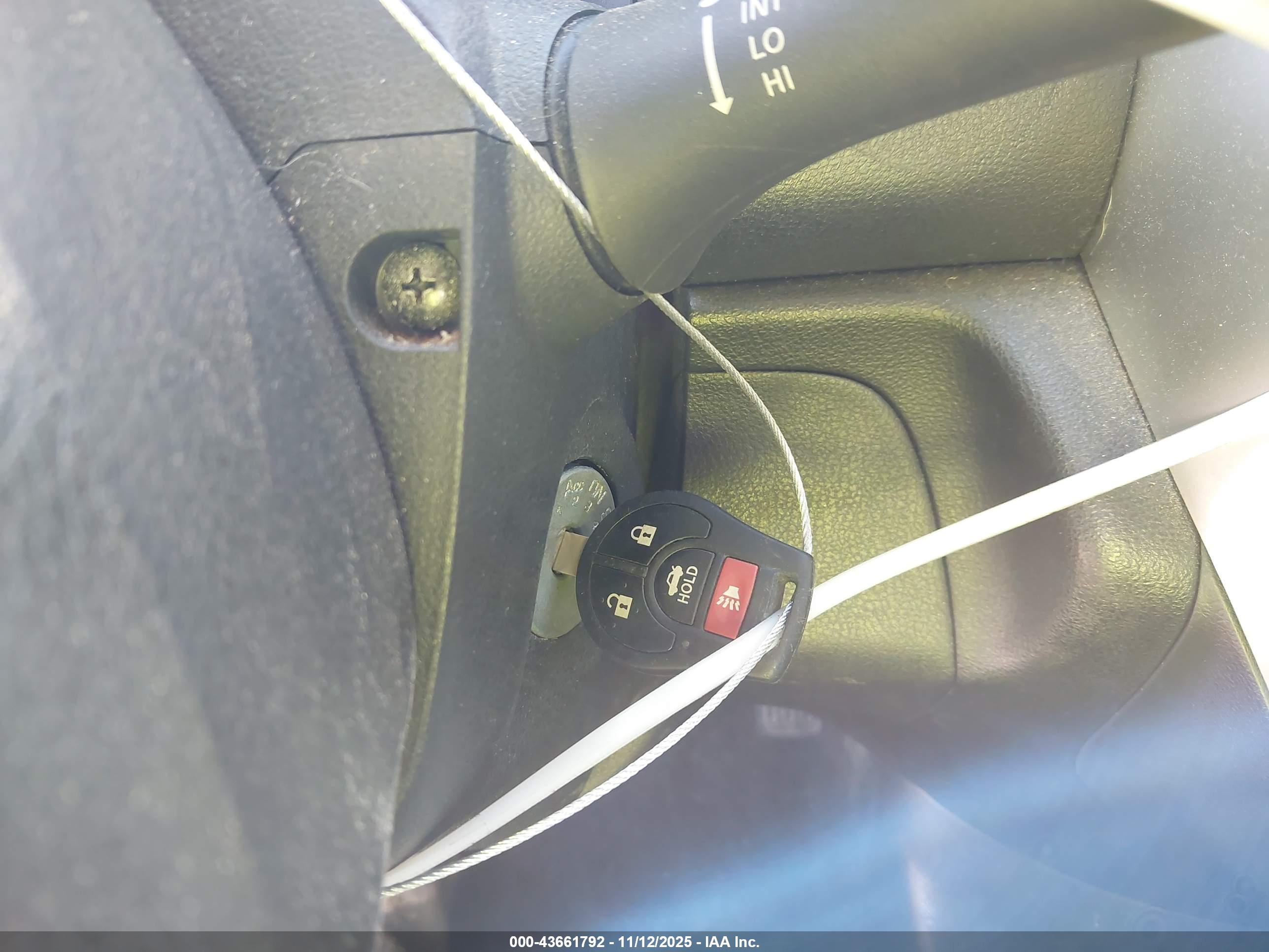 NISSAN VERSA image 11
