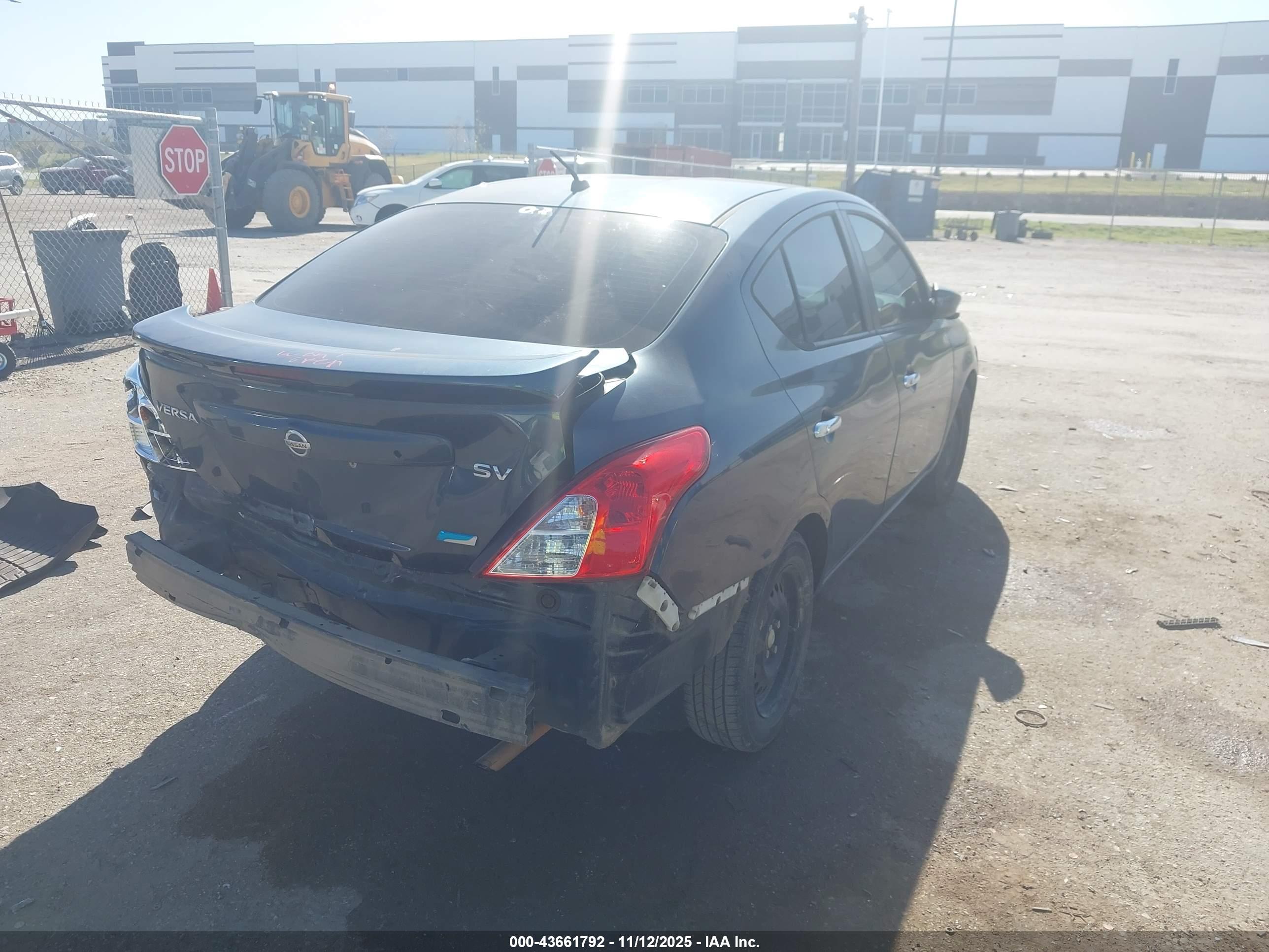 NISSAN VERSA image 4