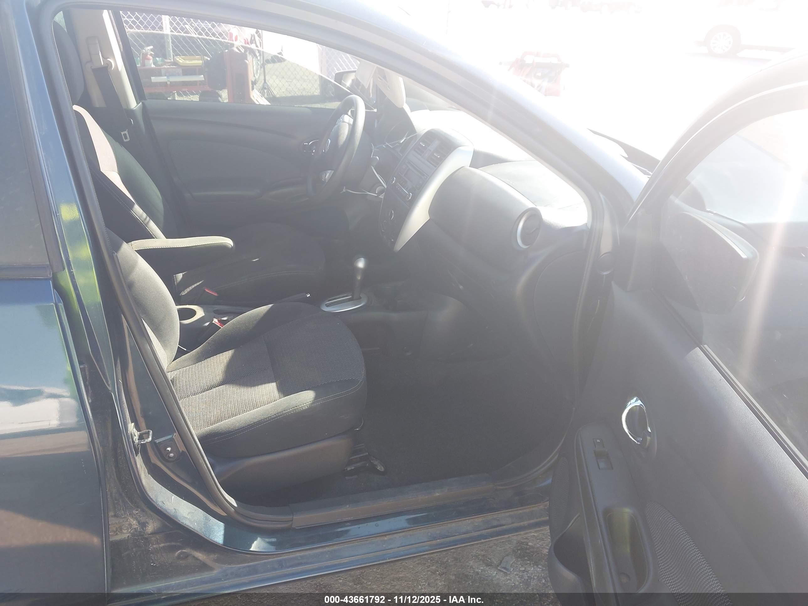 NISSAN VERSA image 5