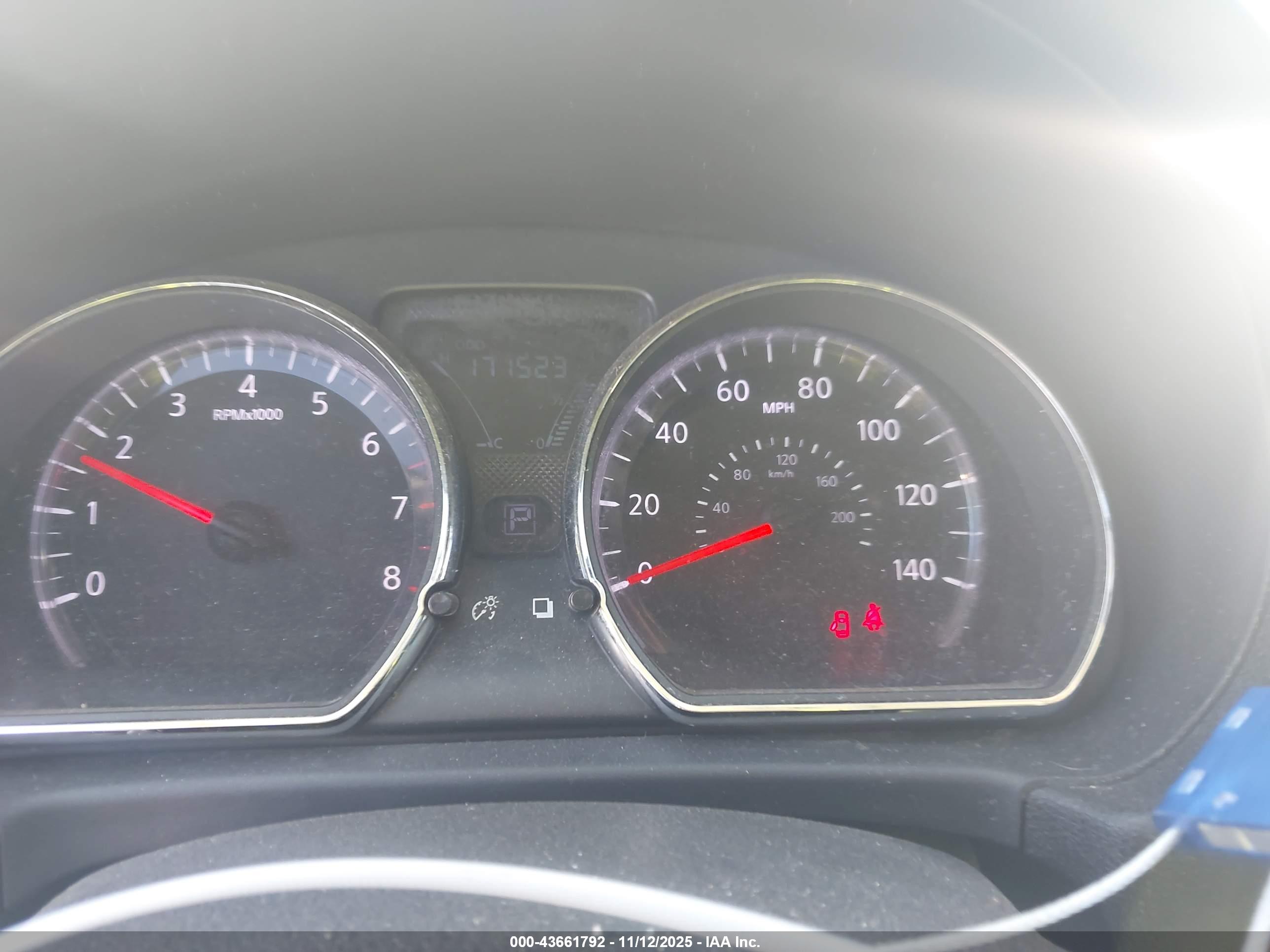 NISSAN VERSA image 7
