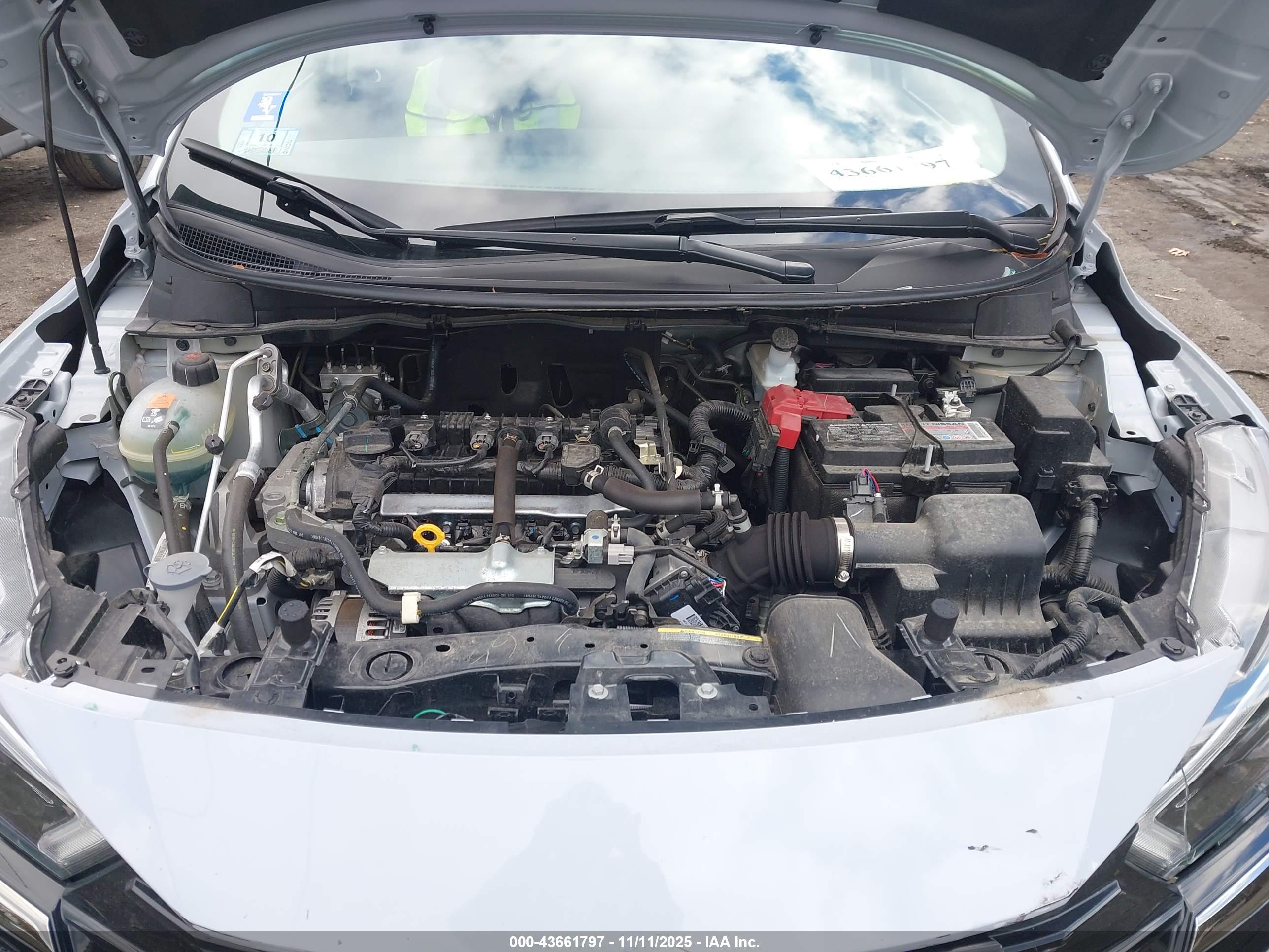 NISSAN VERSA image 10