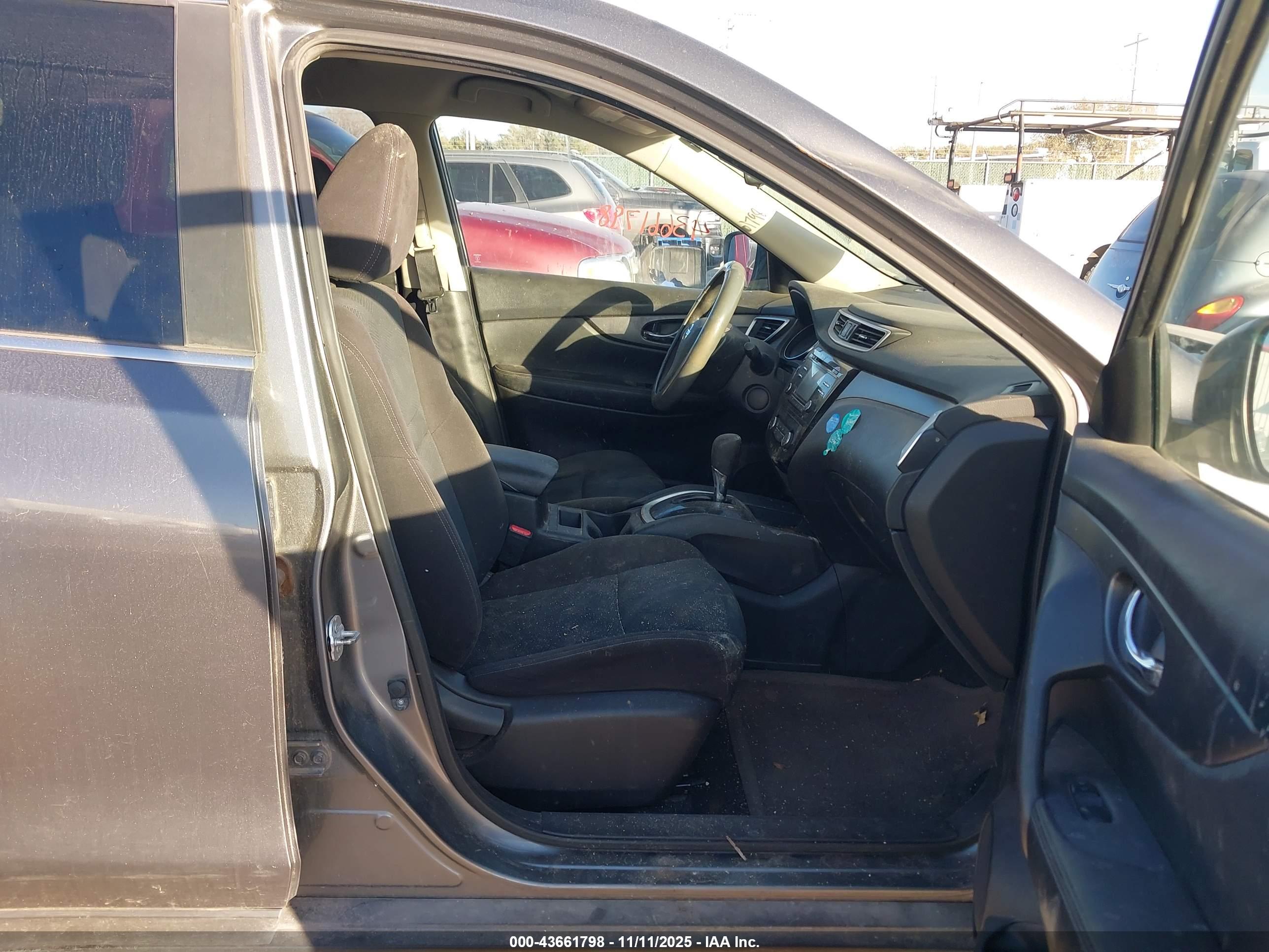NISSAN ROGUE image 5