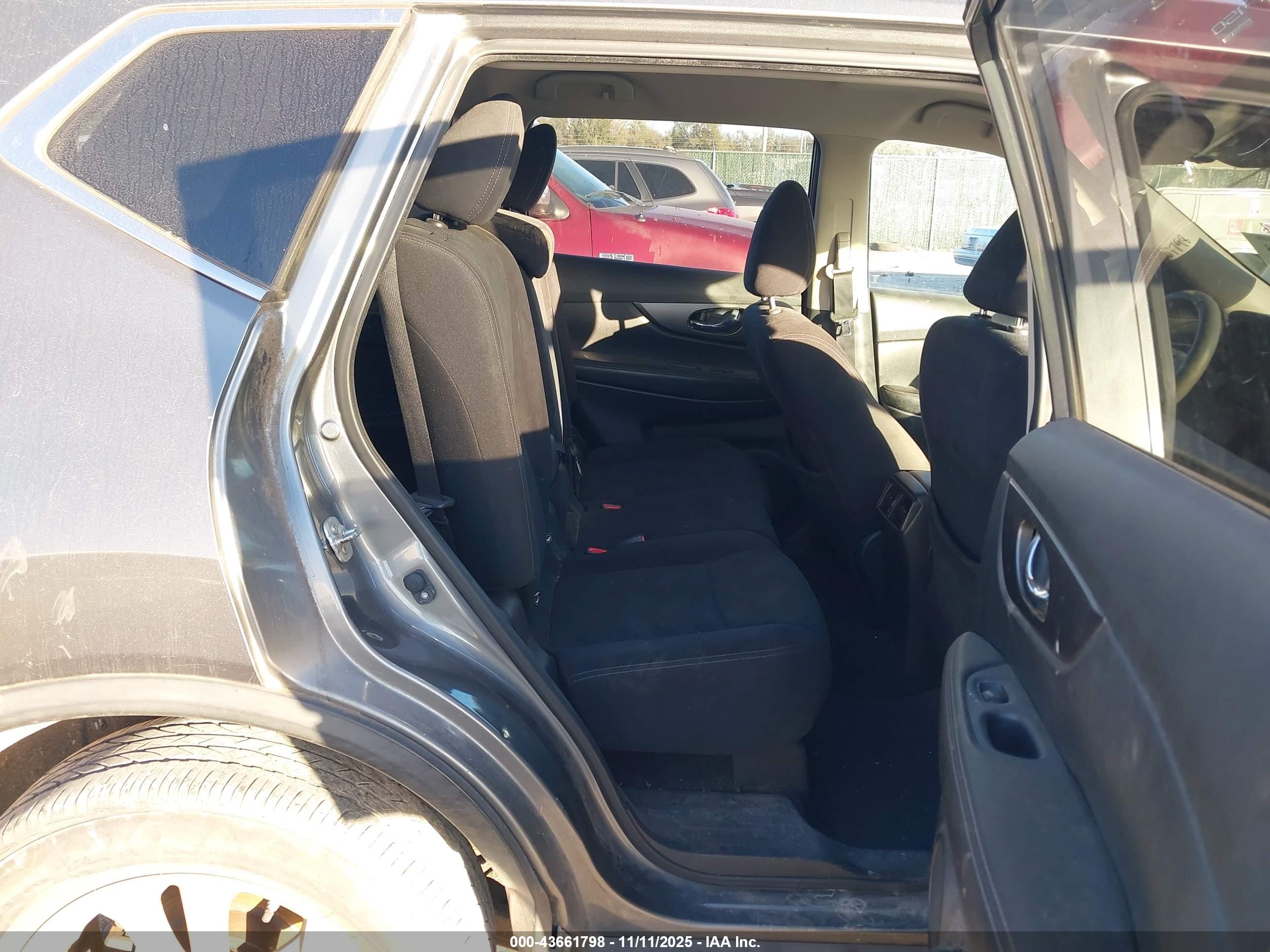 NISSAN ROGUE image 8