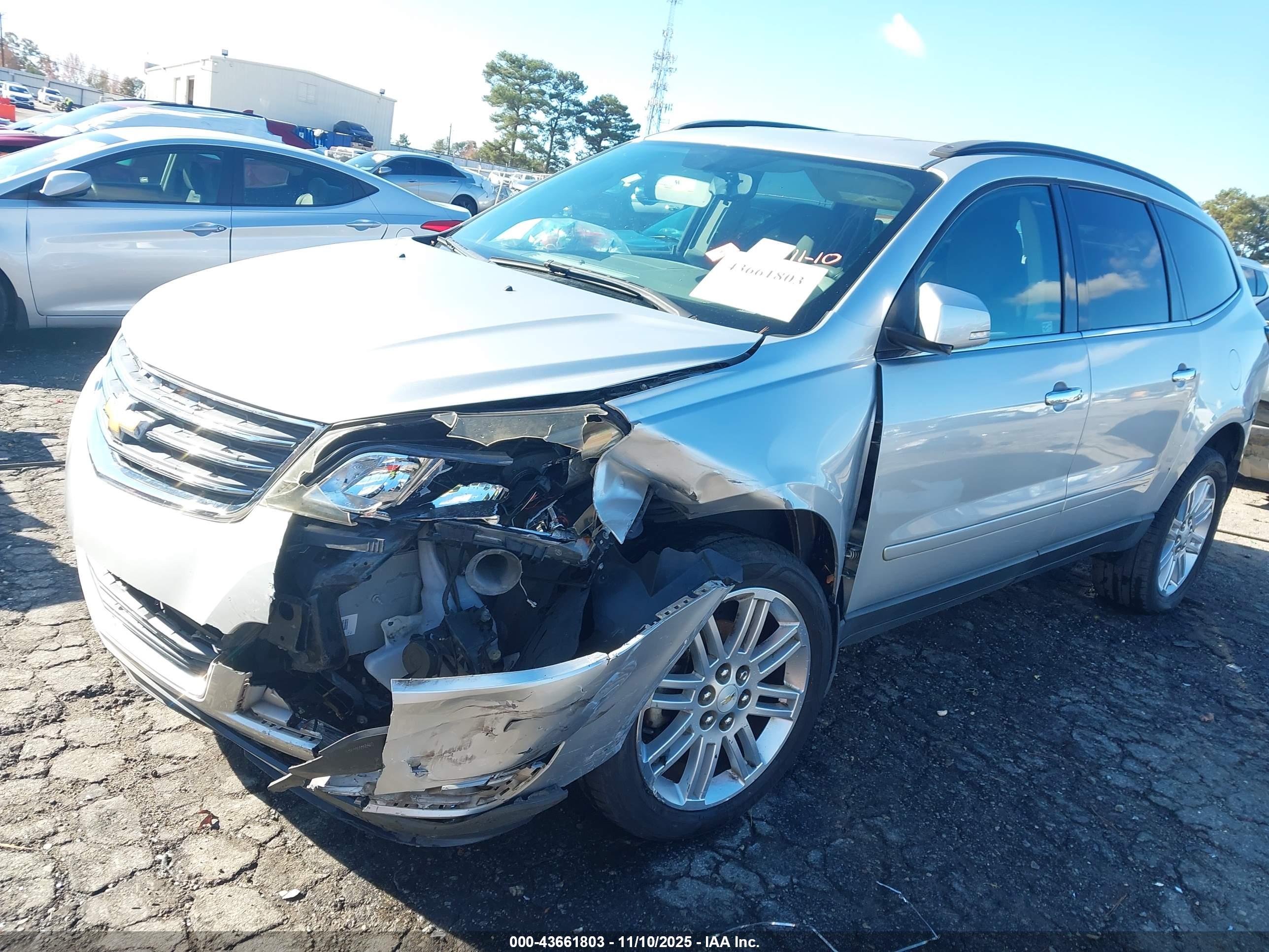 CHEVROLET TRAVERSE image 2