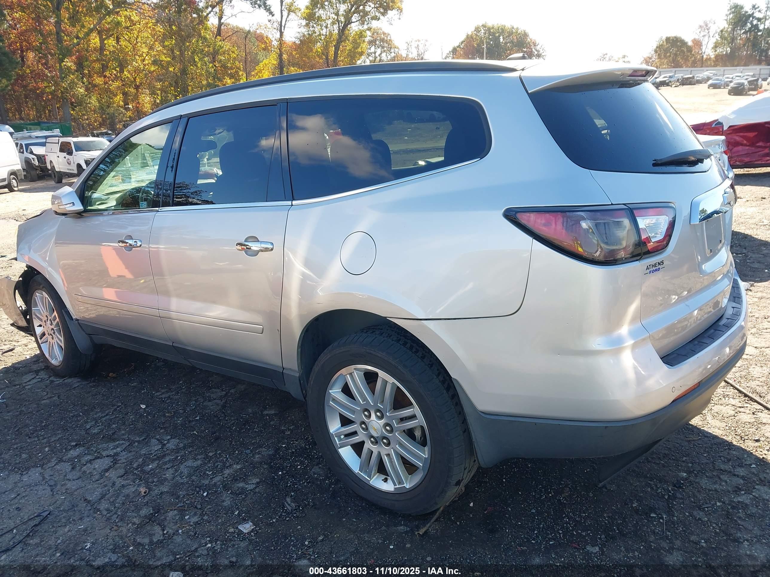 CHEVROLET TRAVERSE image 3