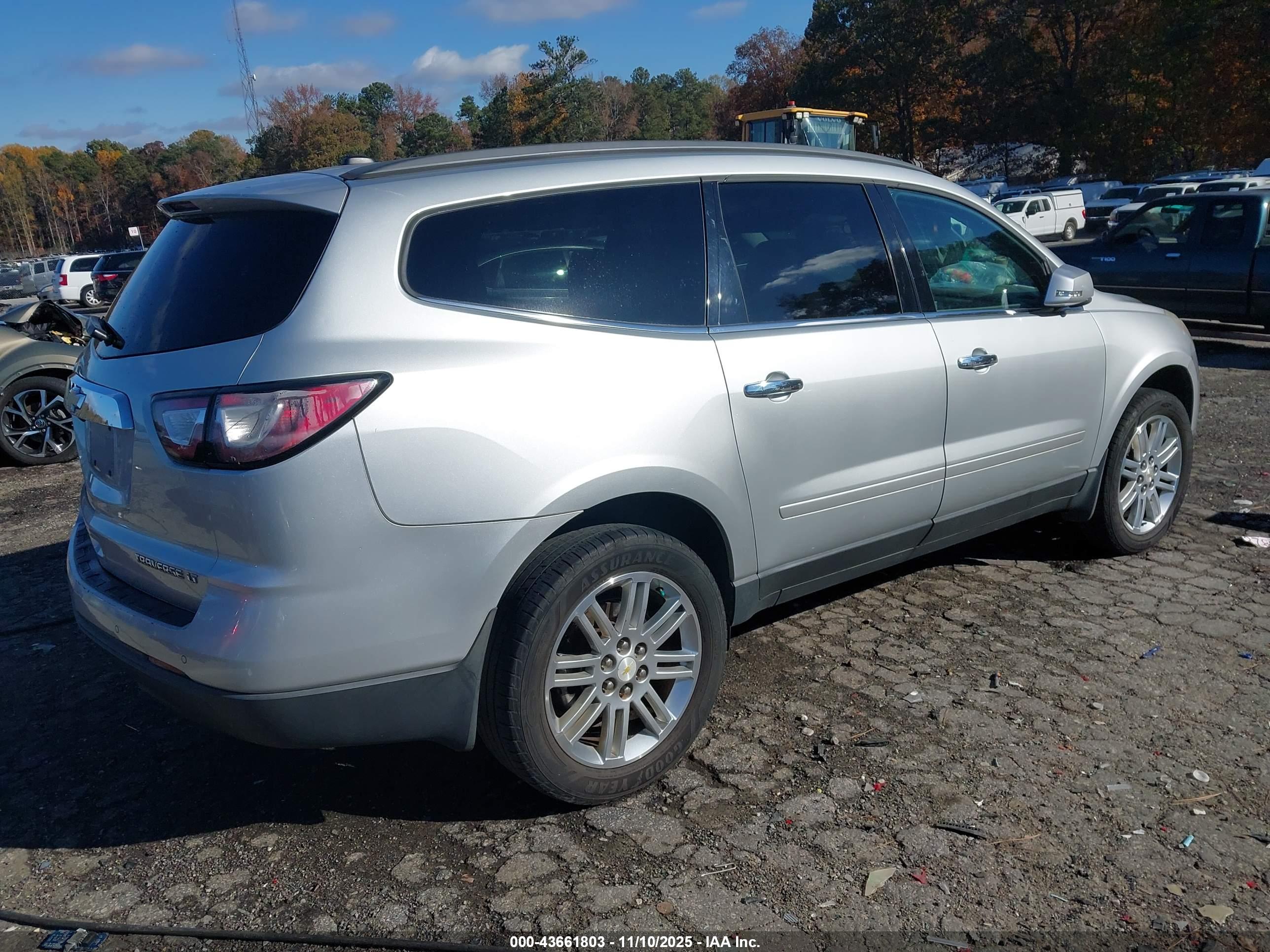 CHEVROLET TRAVERSE image 4