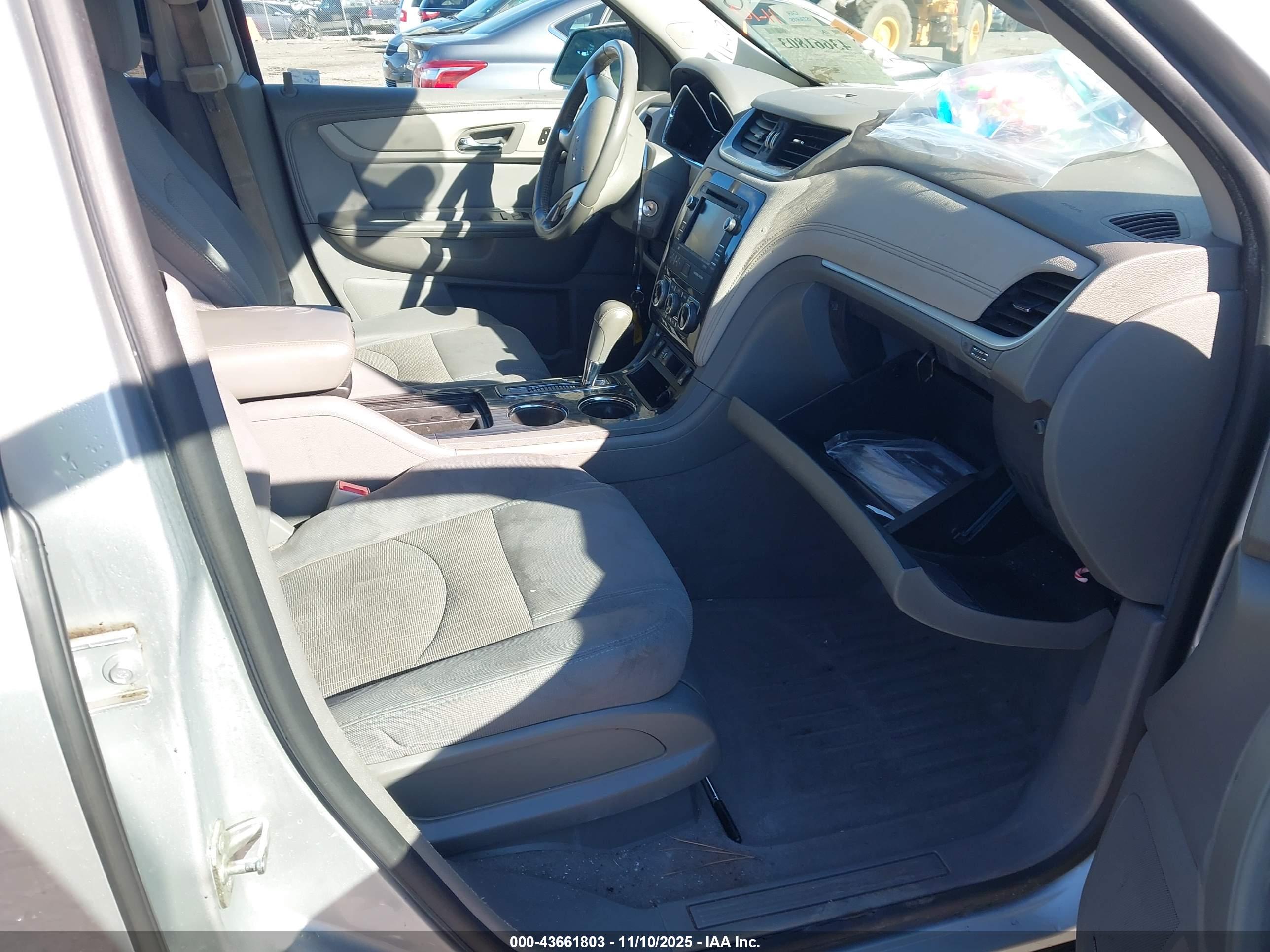 CHEVROLET TRAVERSE image 5