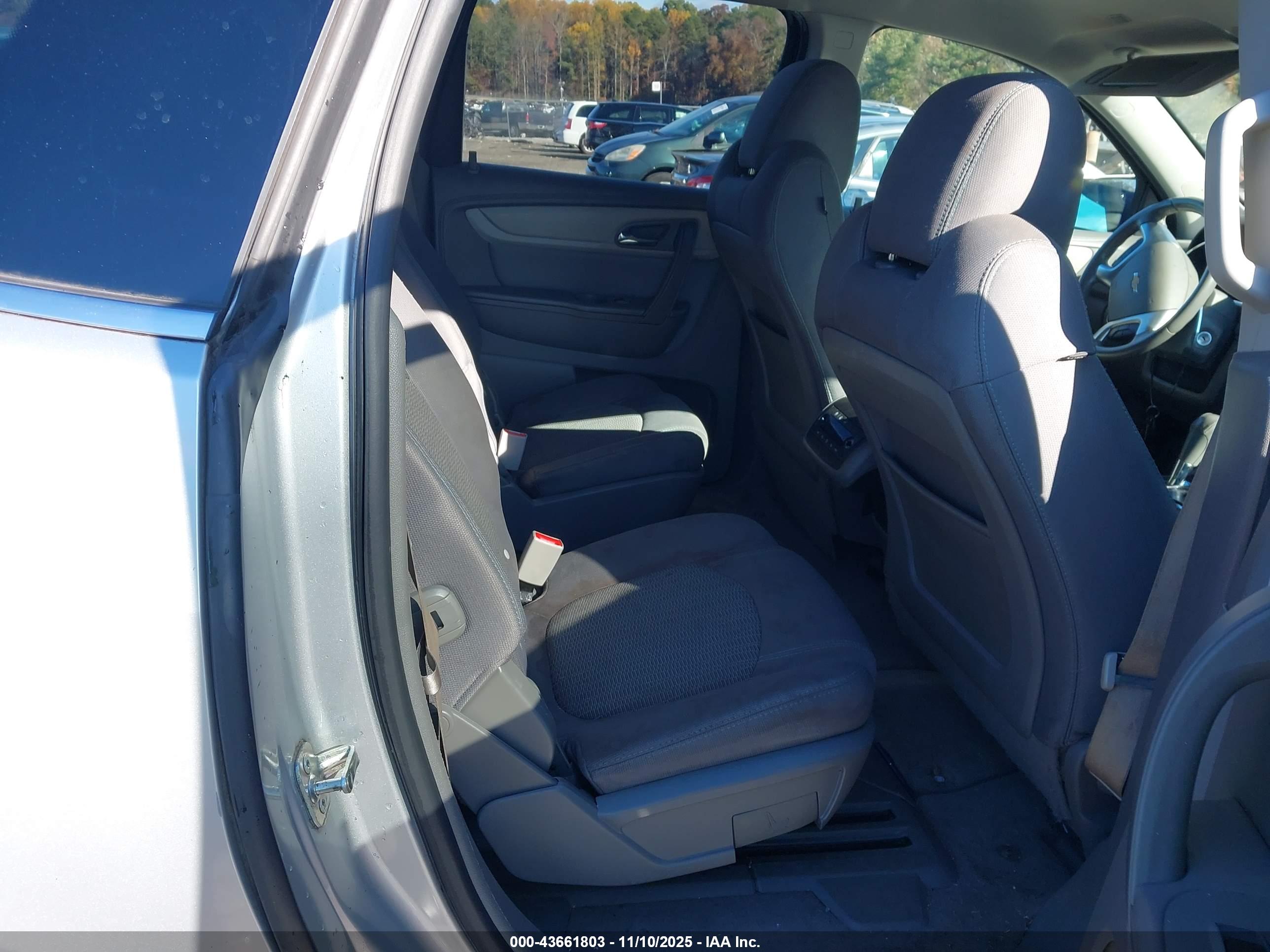 CHEVROLET TRAVERSE image 8