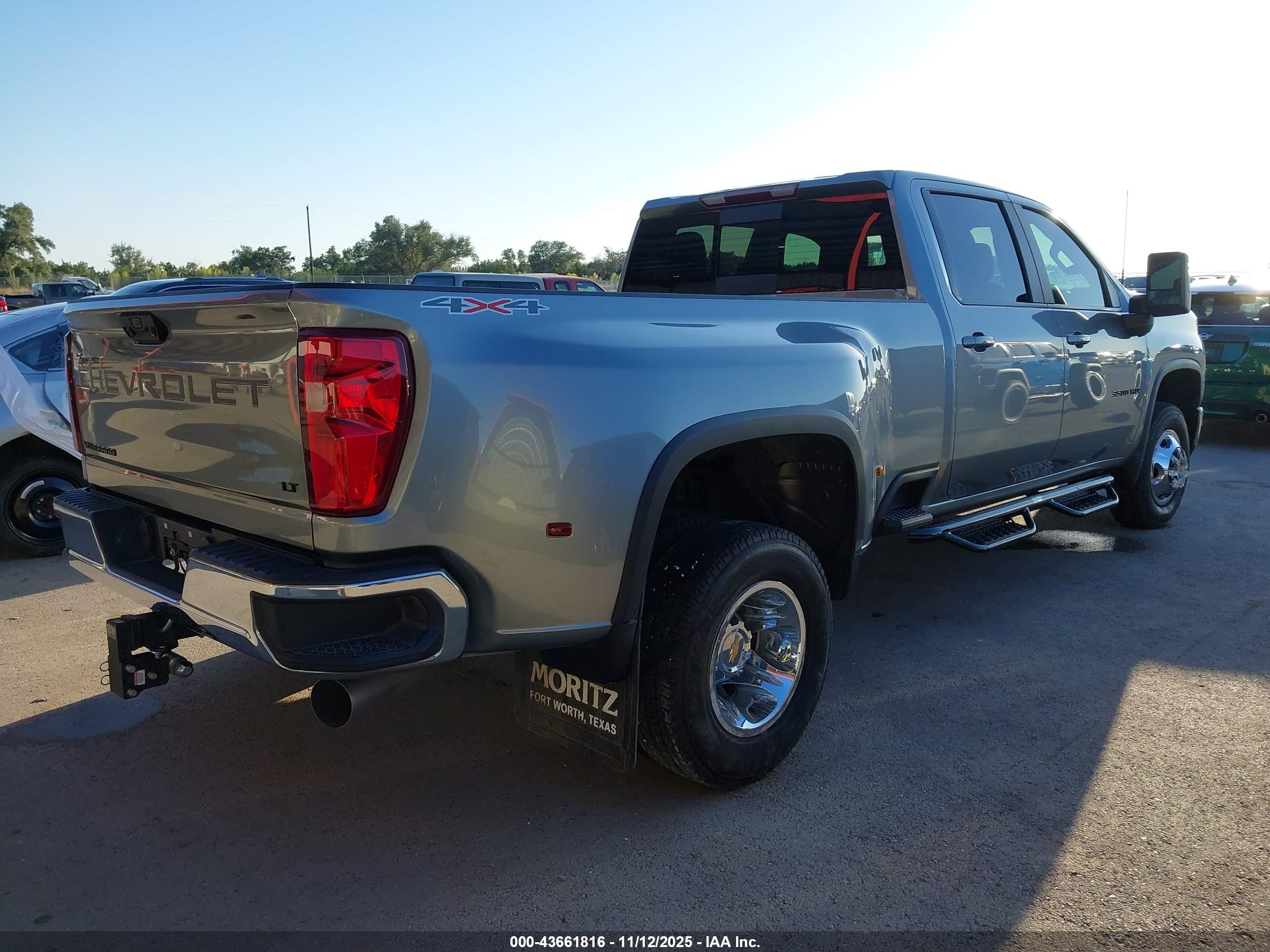 CHEVROLET SILVERADO image 4