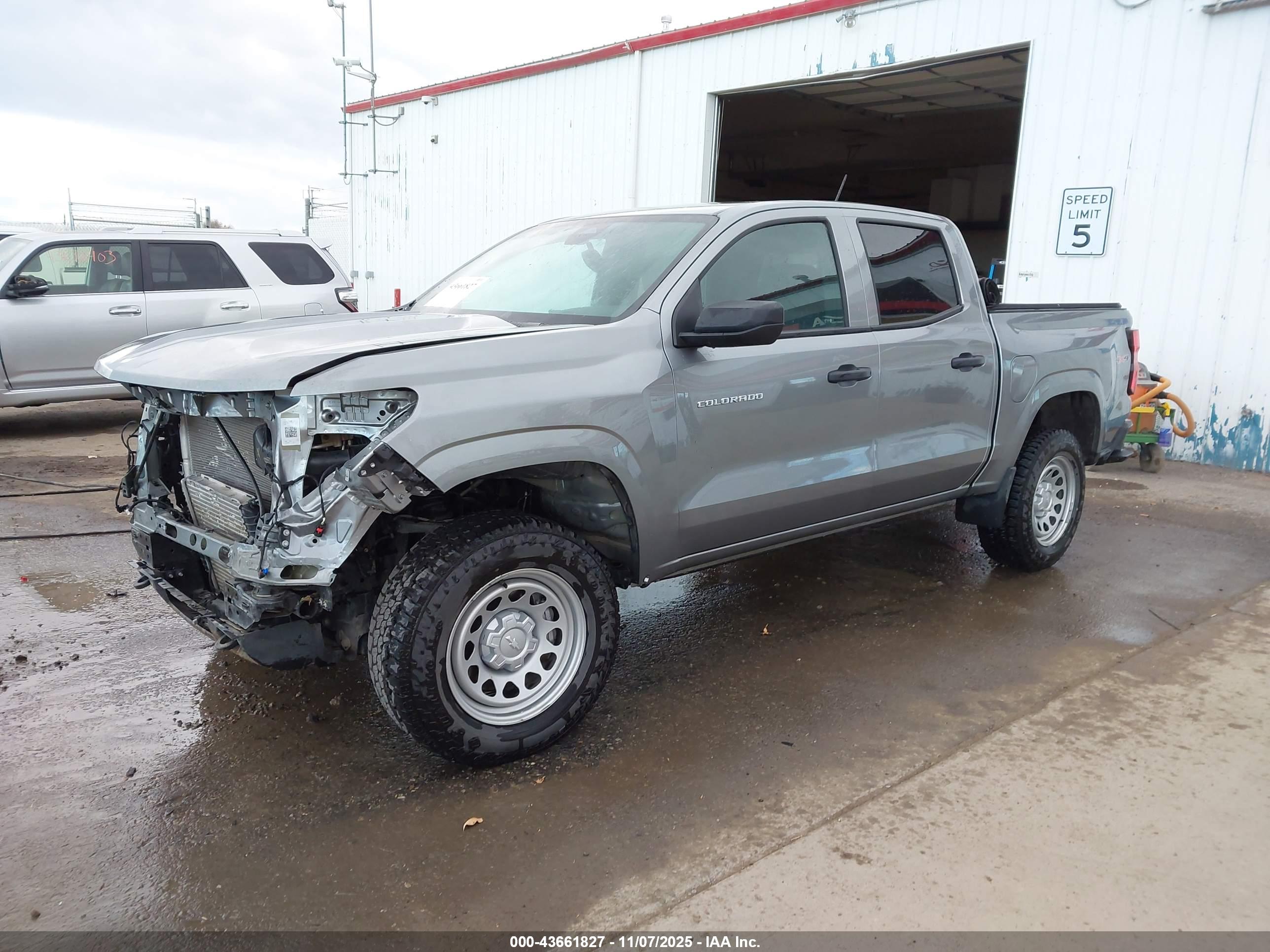 CHEVROLET COLORADO image 2