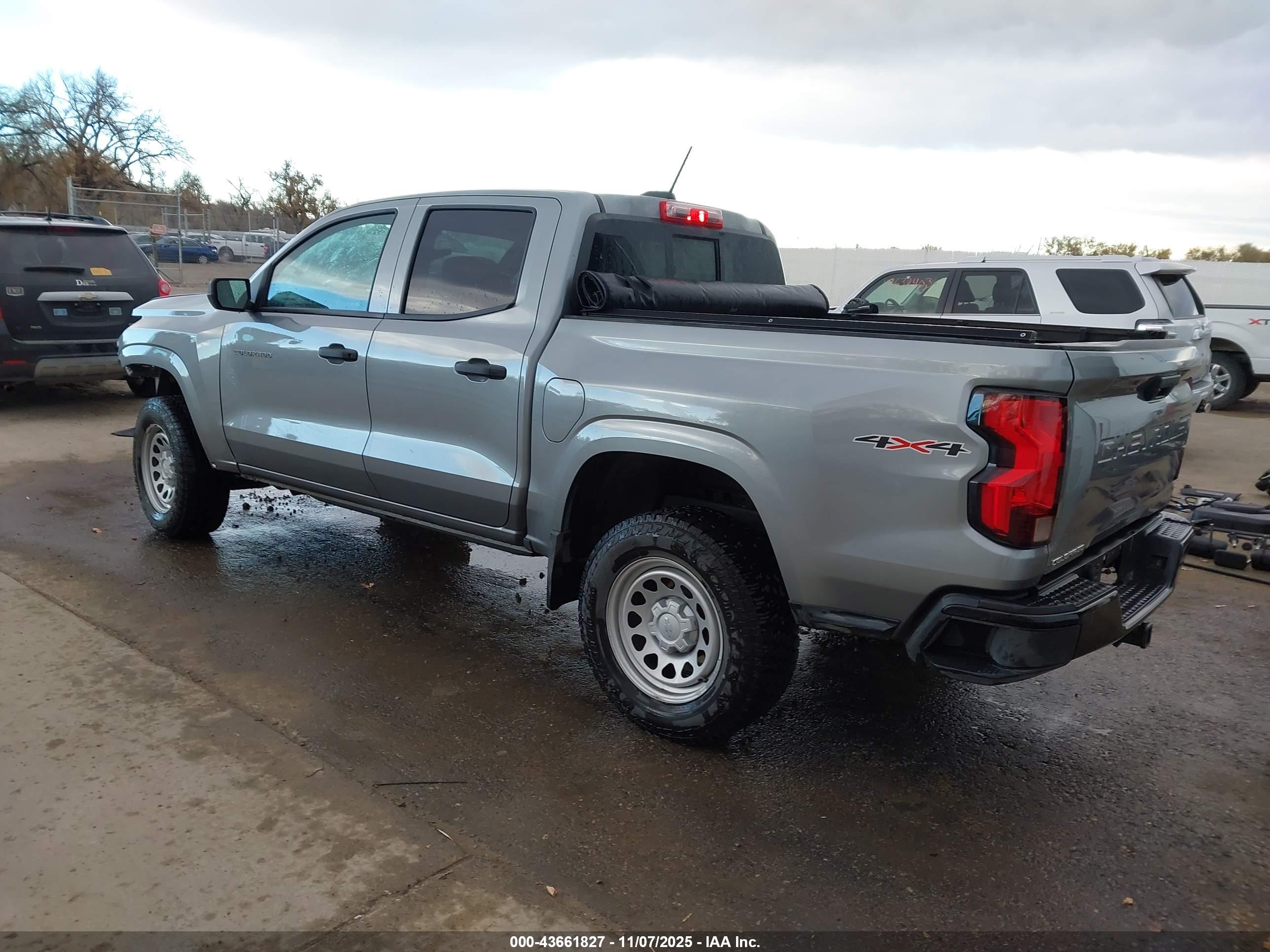 CHEVROLET COLORADO image 3