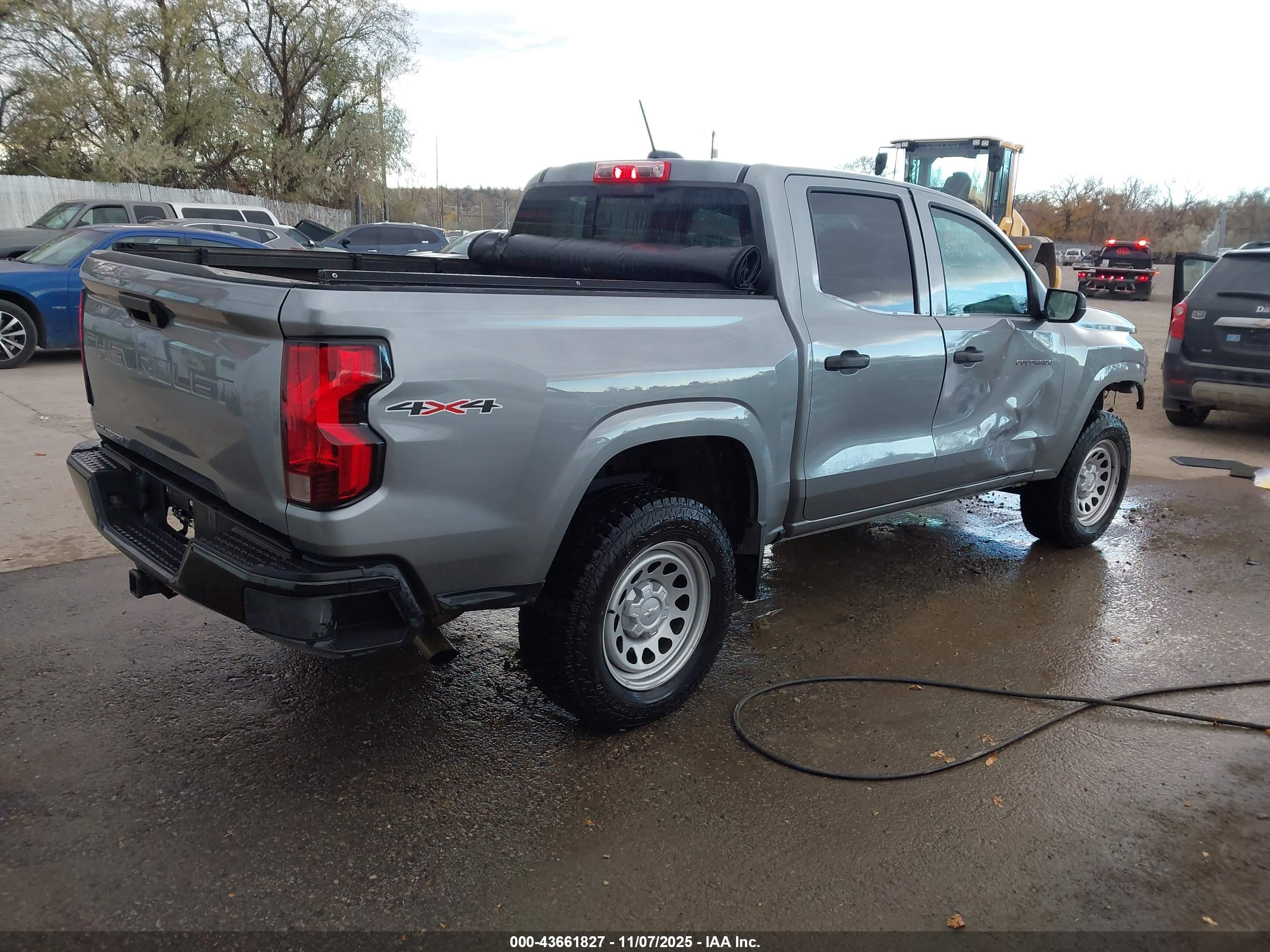CHEVROLET COLORADO image 4