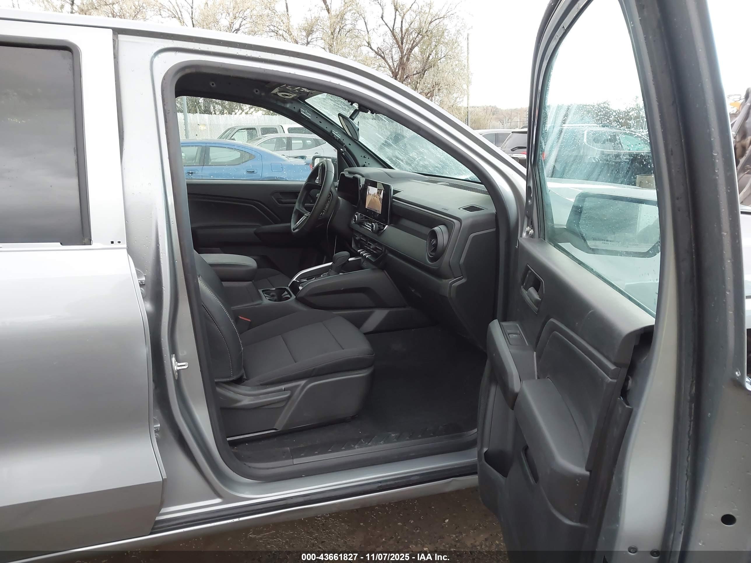 CHEVROLET COLORADO image 5