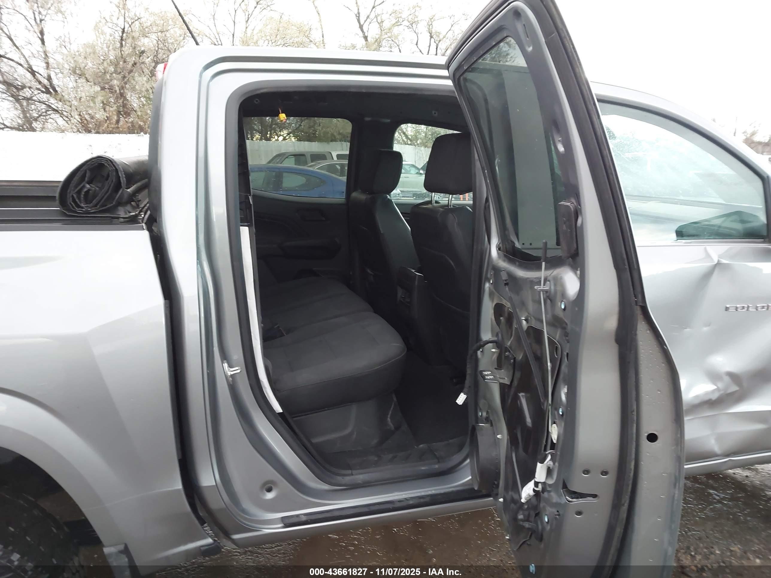 CHEVROLET COLORADO image 8