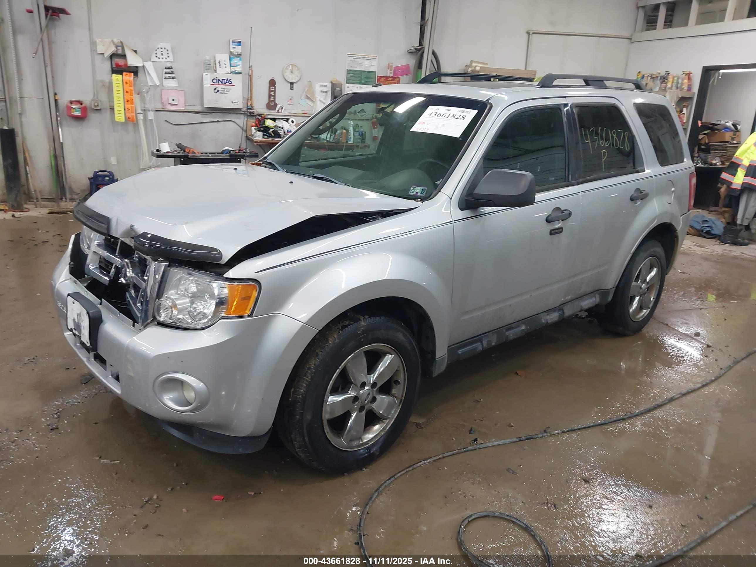FORD ESCAPE image 2