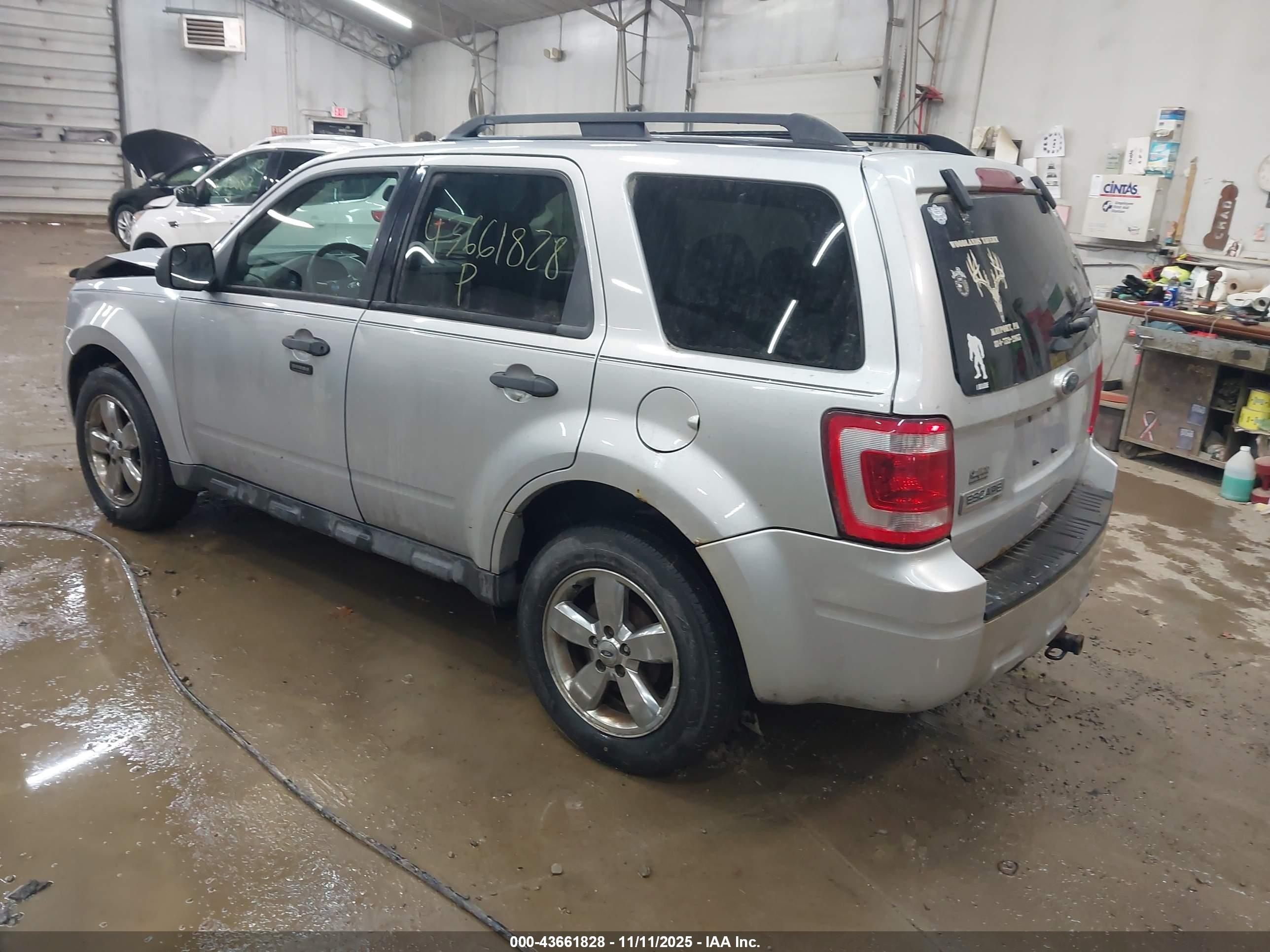 FORD ESCAPE image 3