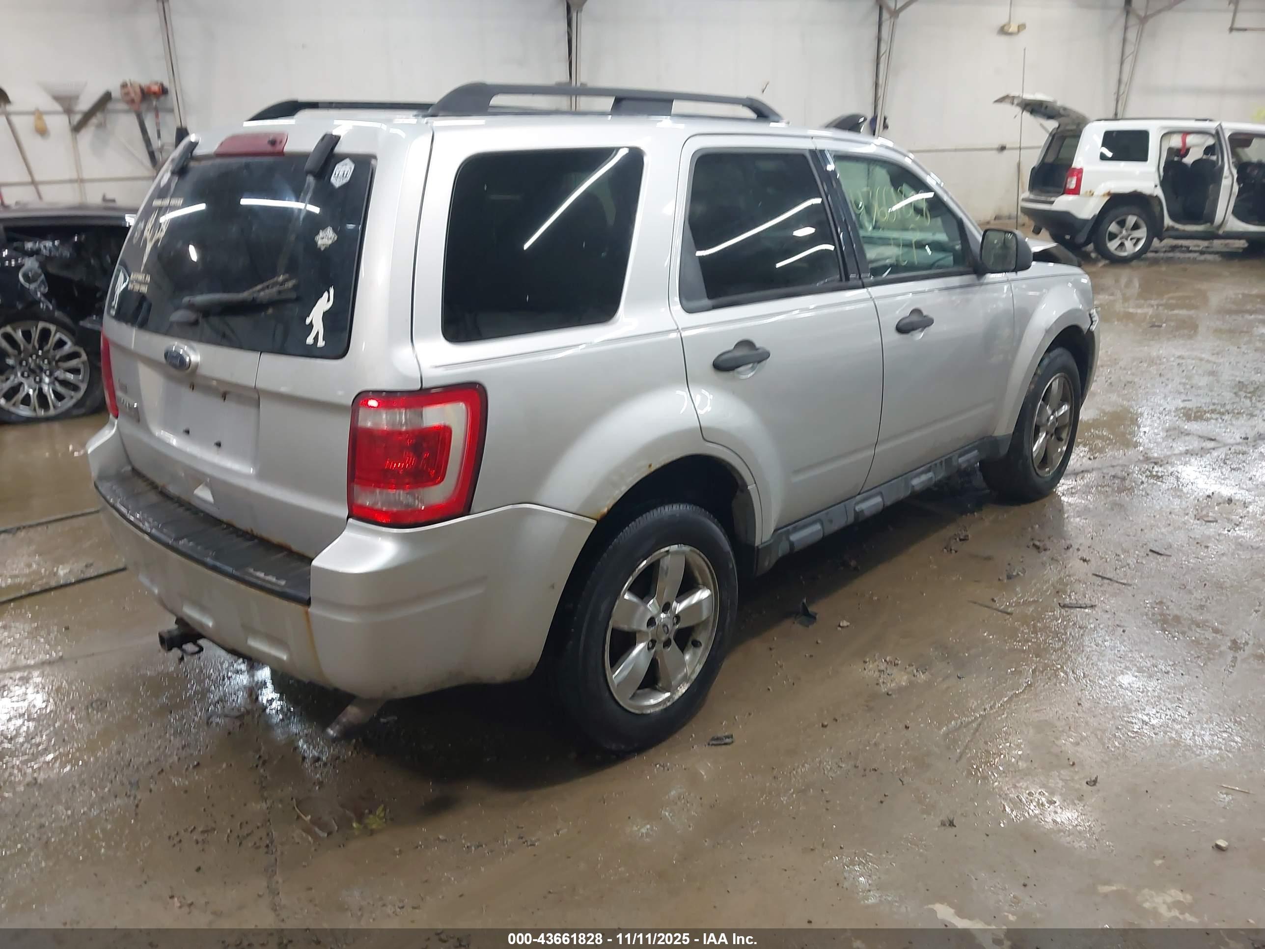 FORD ESCAPE image 4