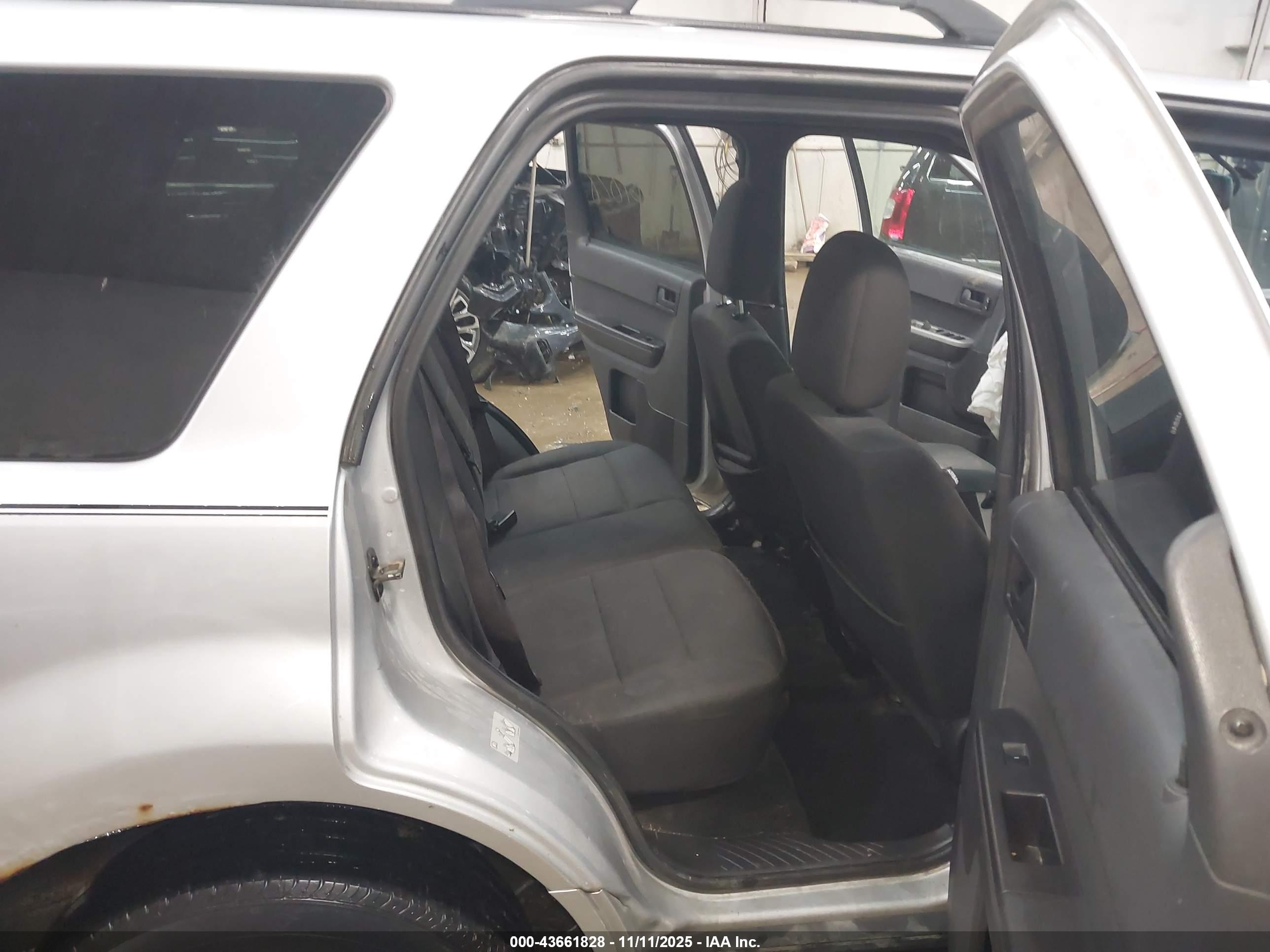 FORD ESCAPE image 8