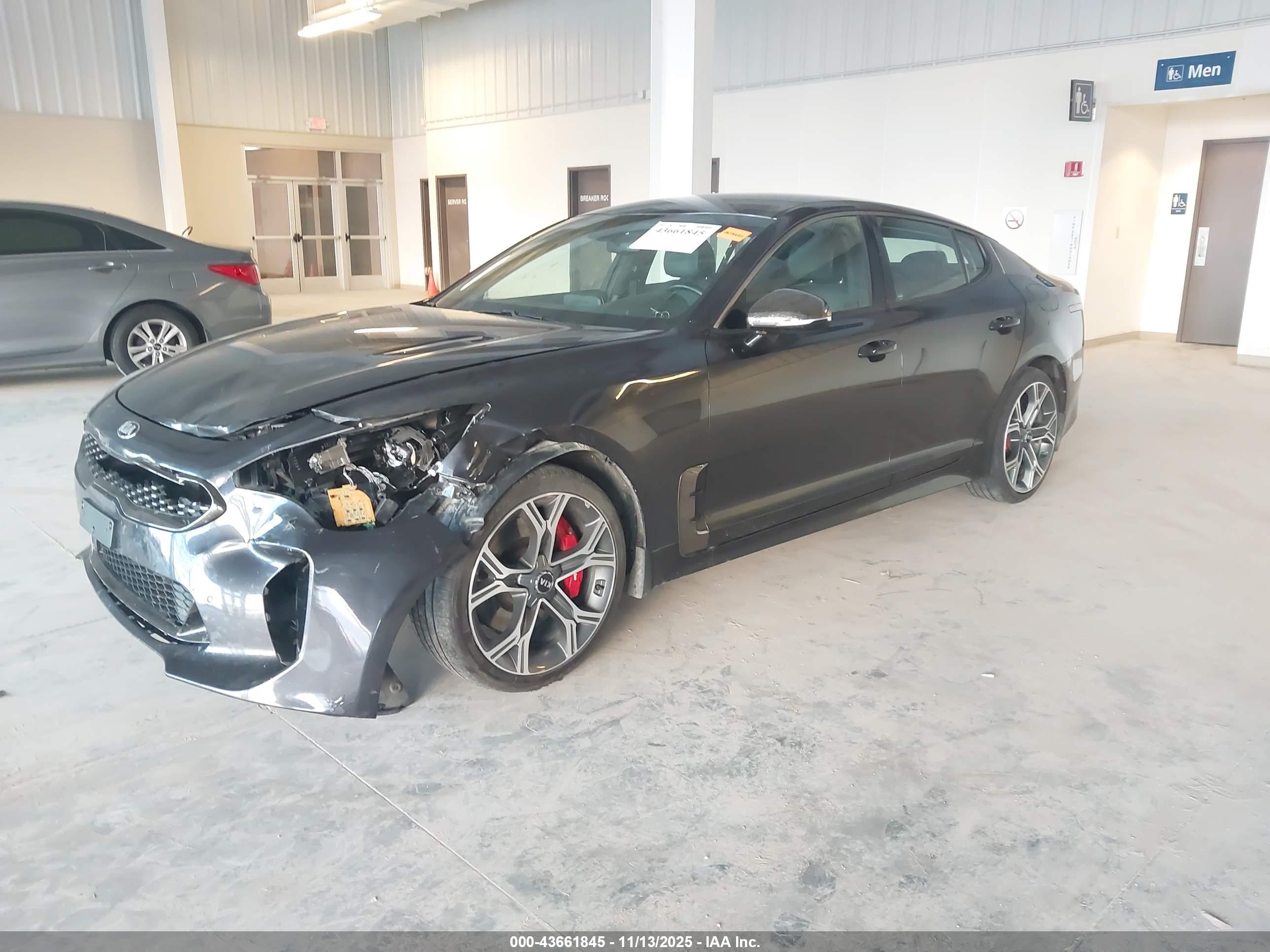 KIA STINGER image 2