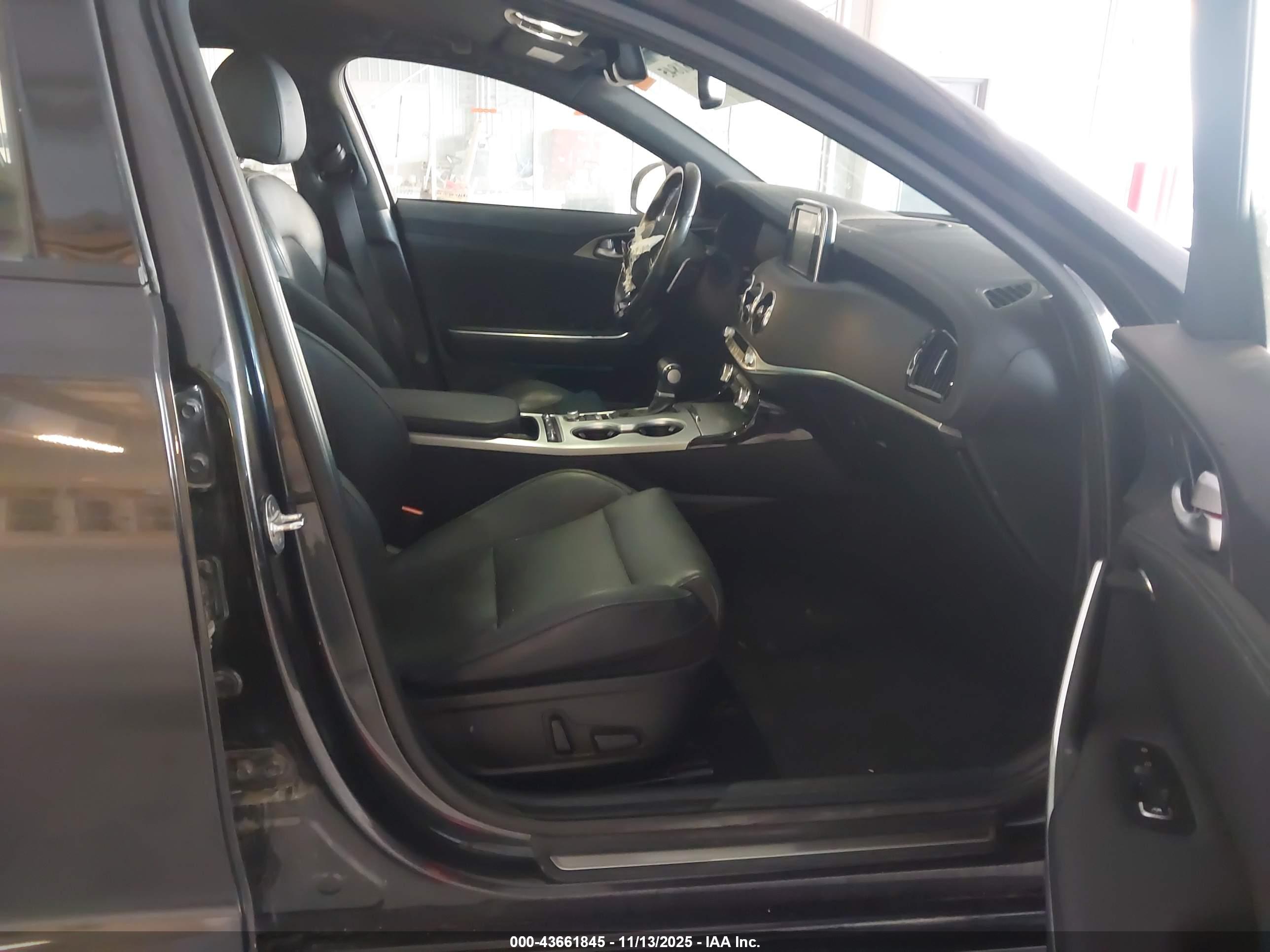 KIA STINGER image 5