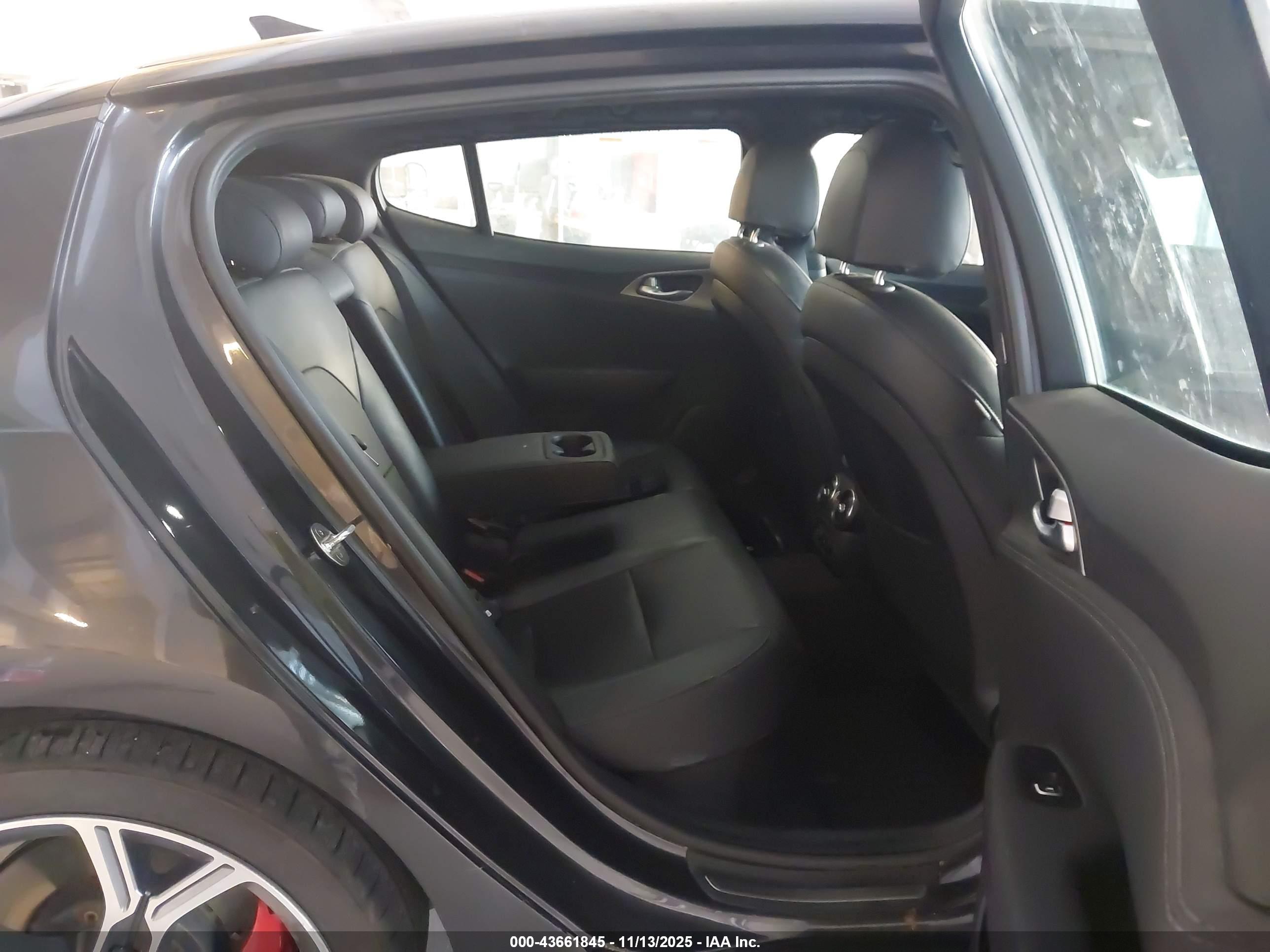 KIA STINGER image 8