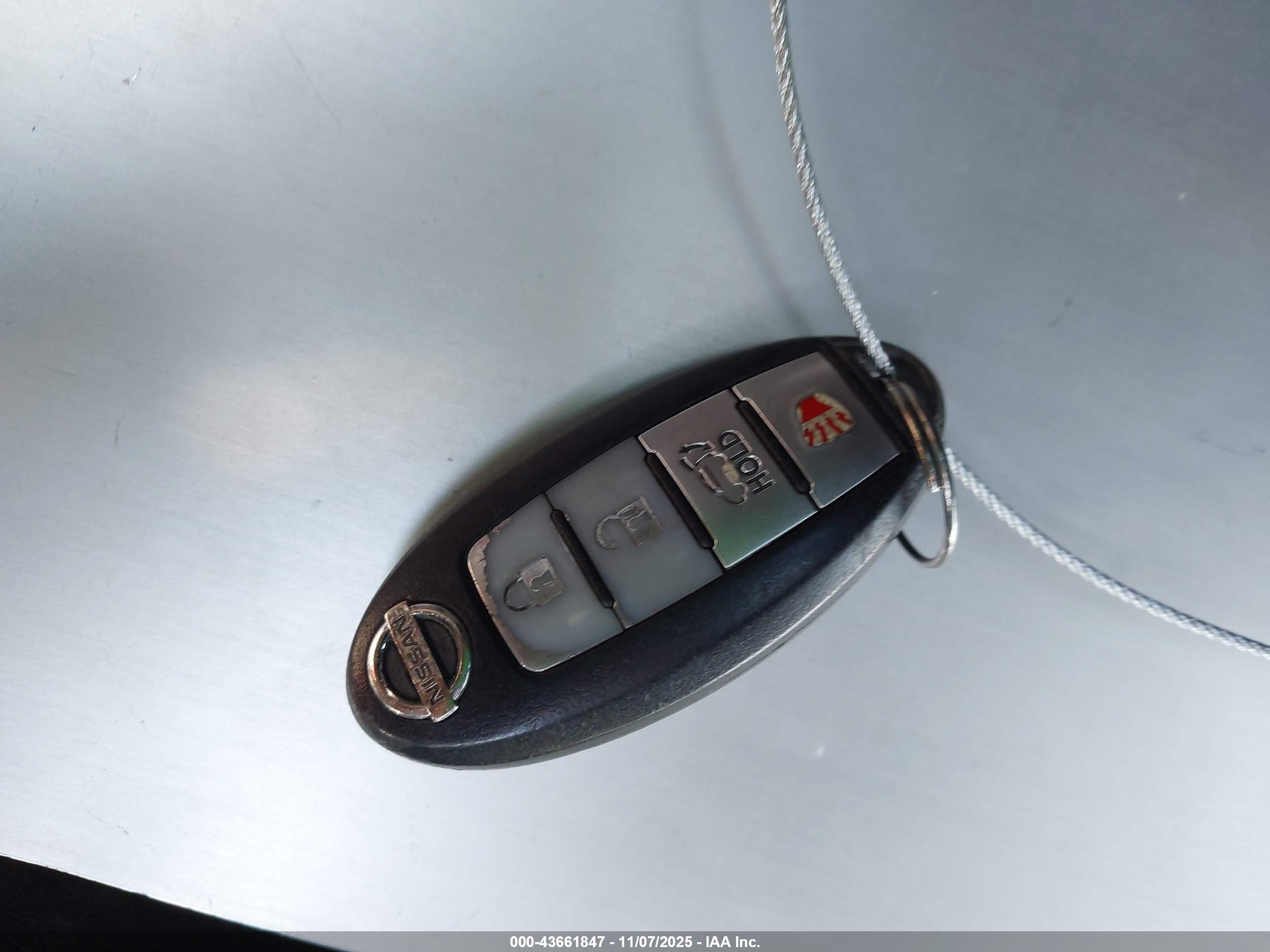NISSAN ROGUE image 11