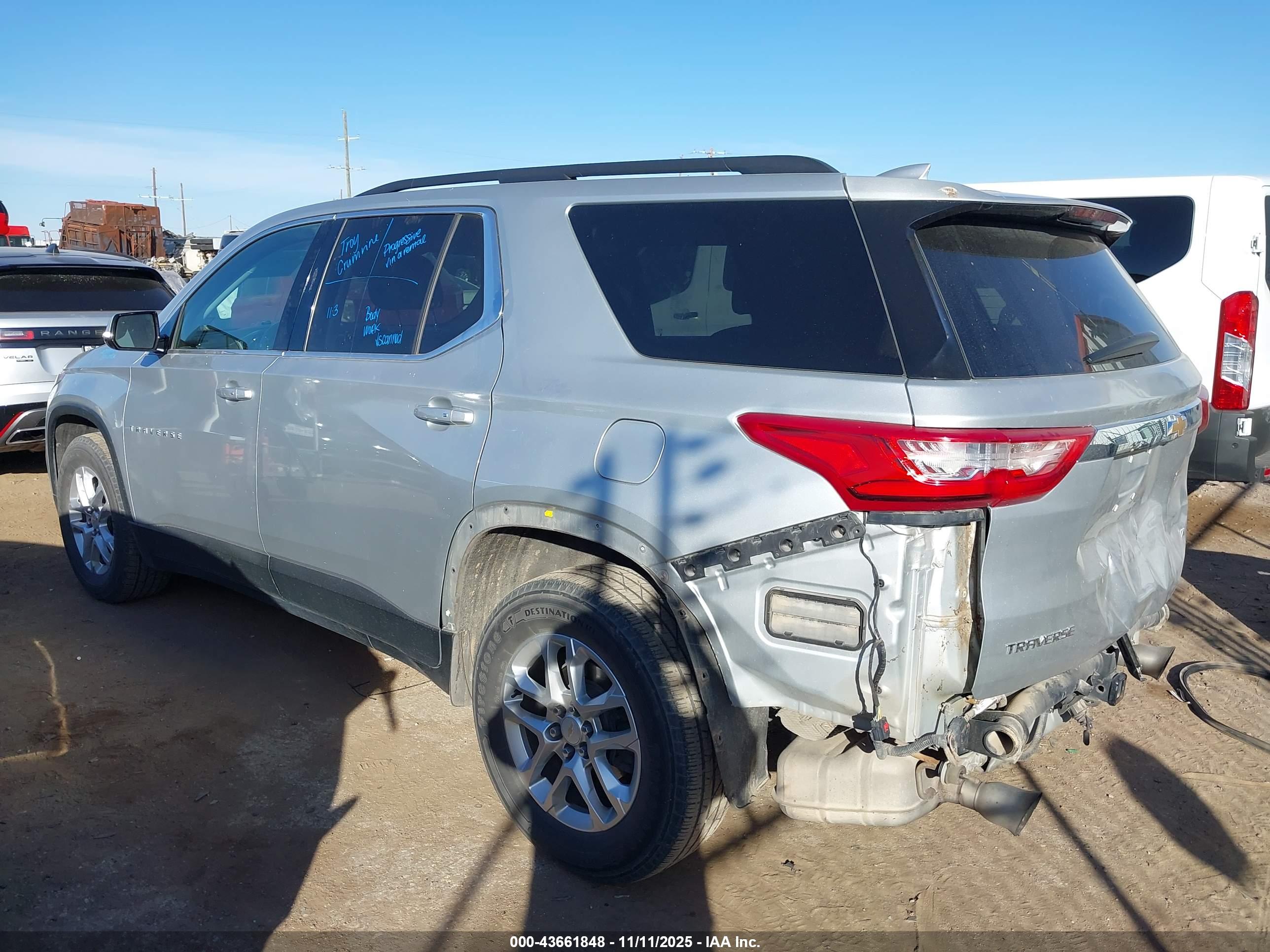 CHEVROLET TRAVERSE image 3
