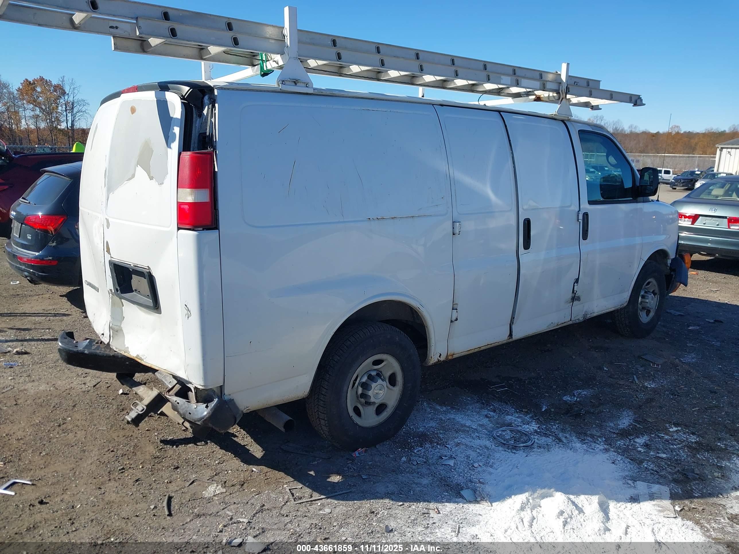 CHEVROLET EXPRESS image 4