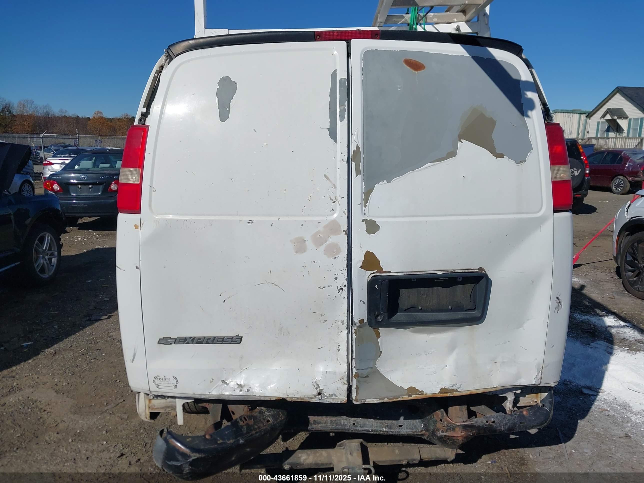 CHEVROLET EXPRESS image 6