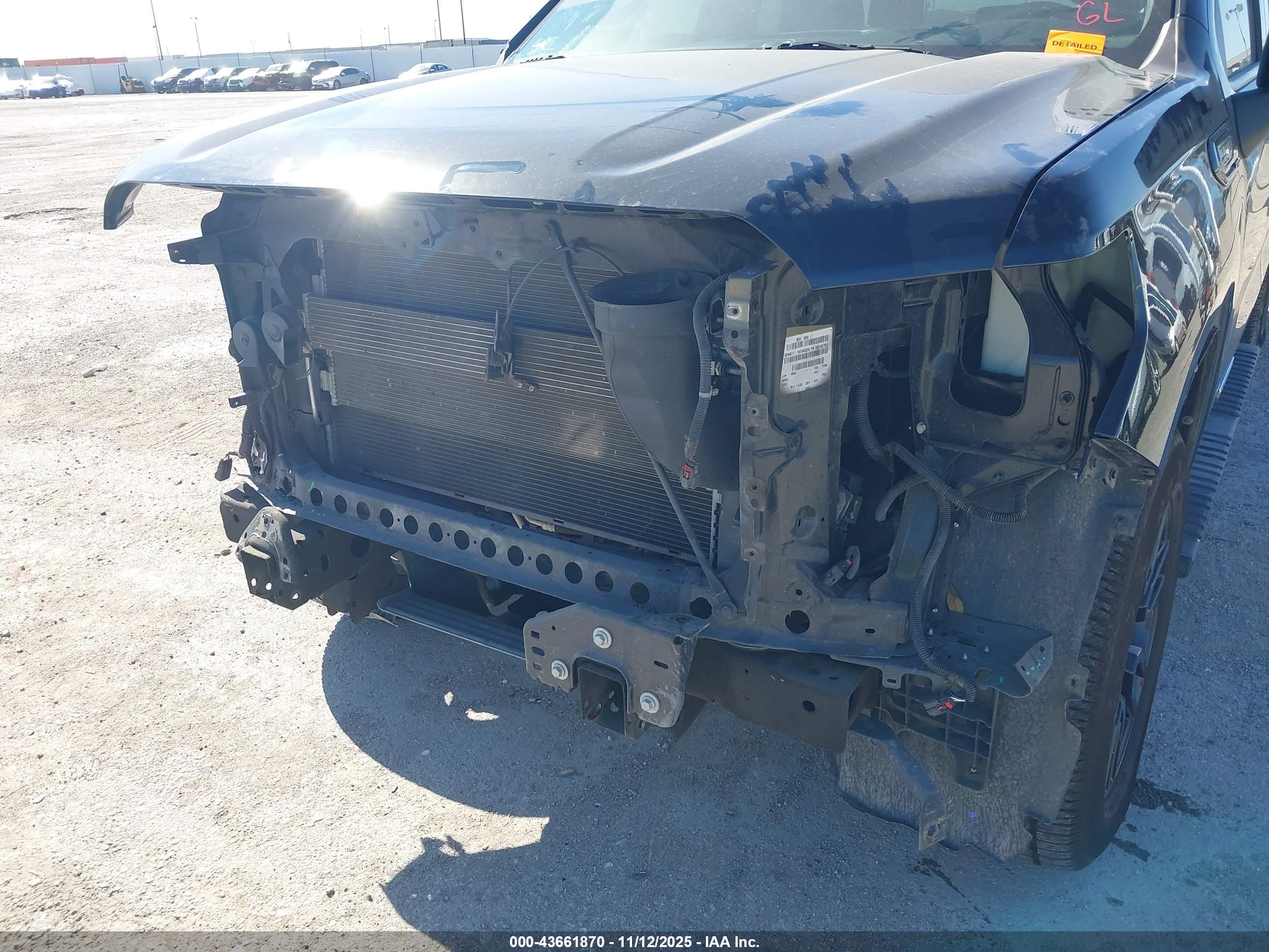 GMC SIERRA image 6