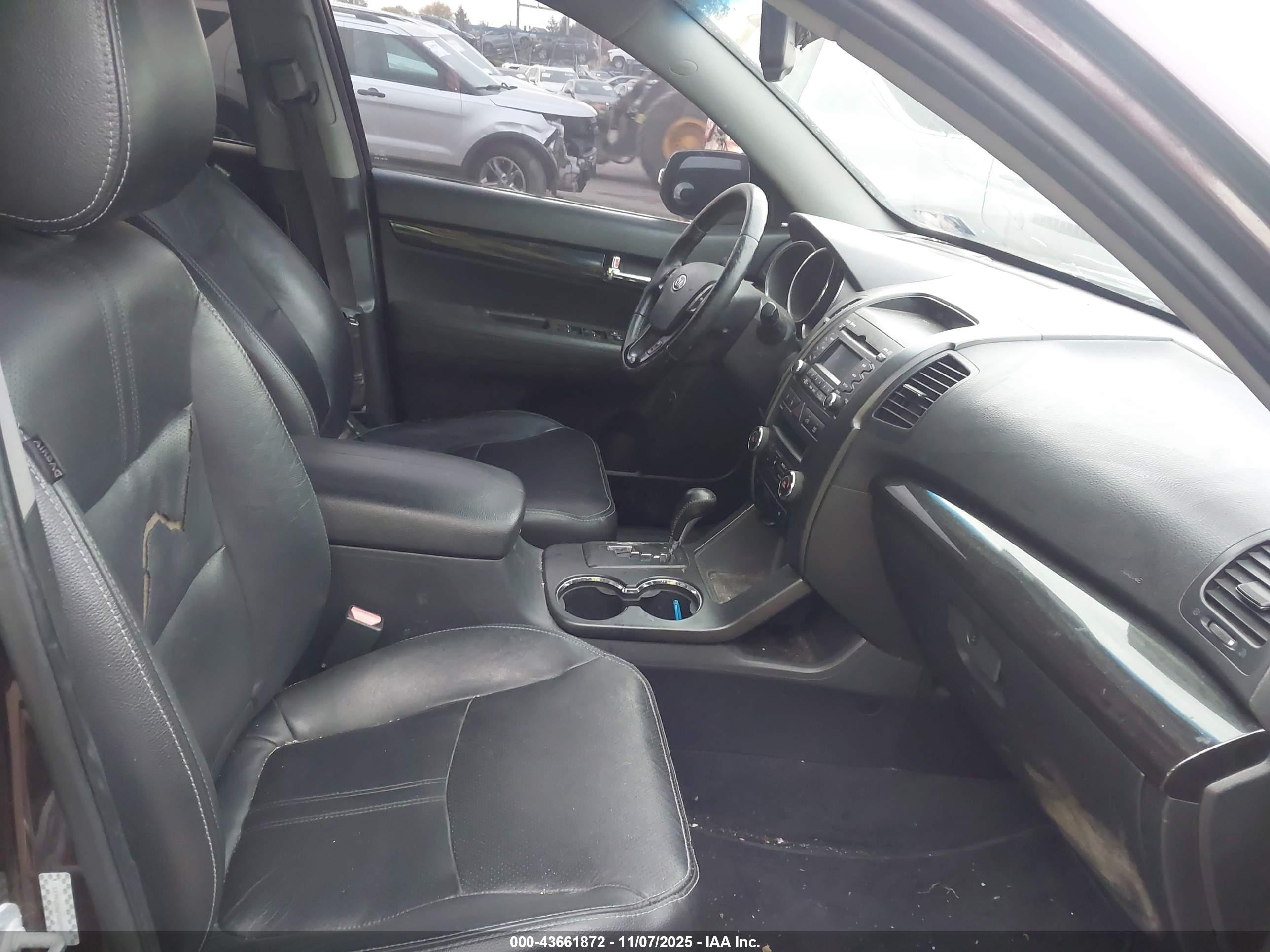 KIA SORENTO image 5