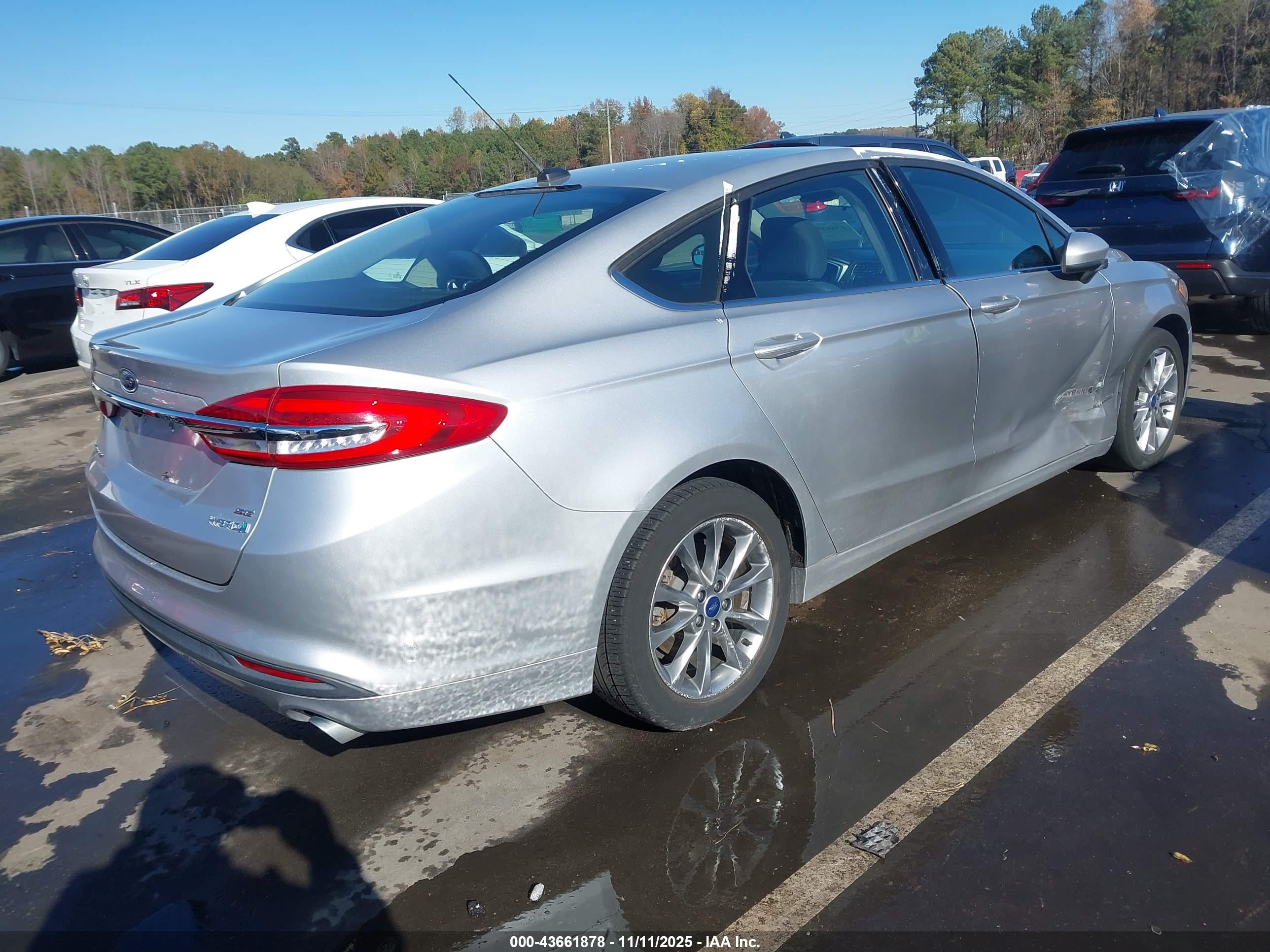 FORD FUSION image 4