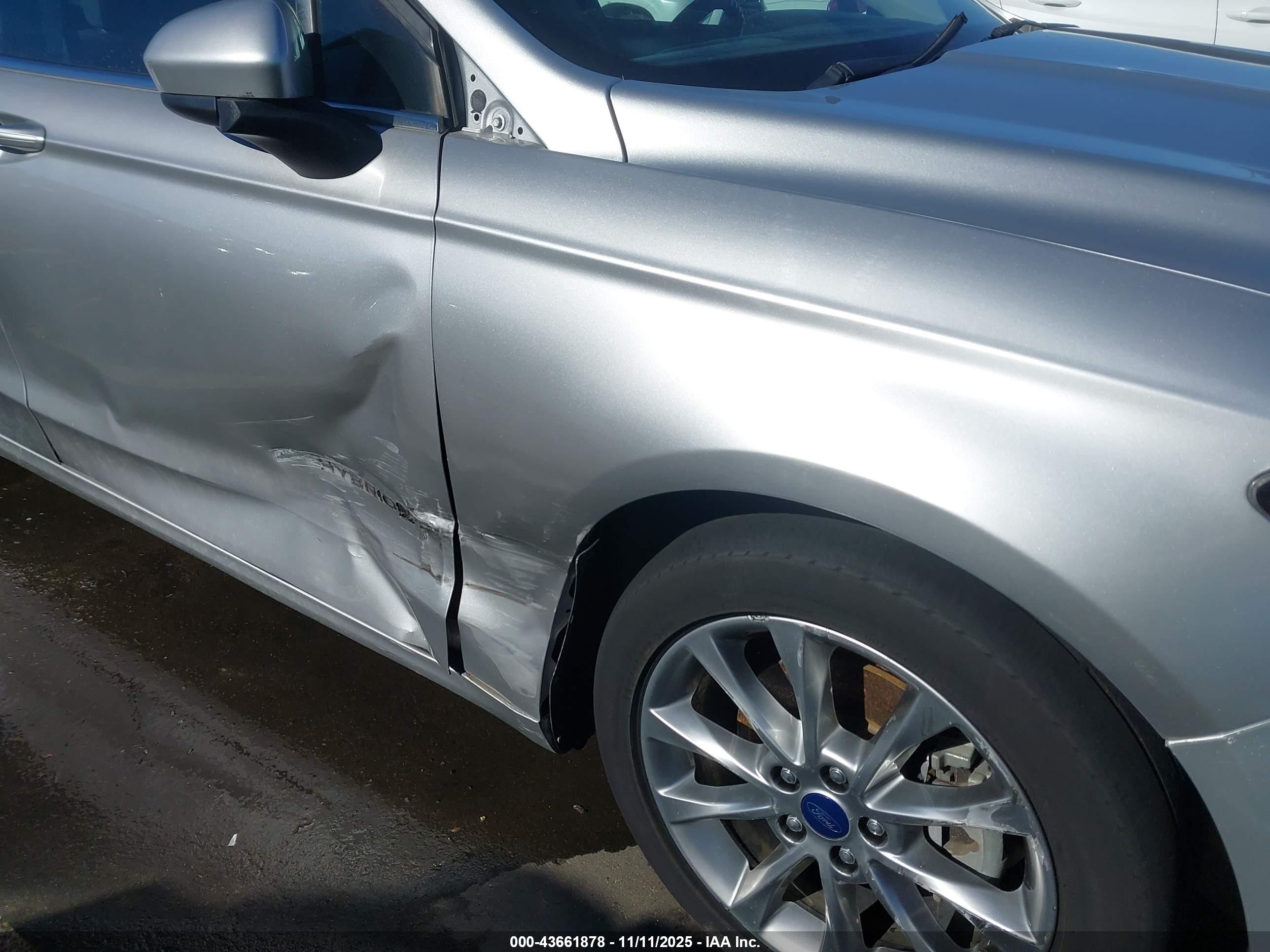 FORD FUSION image 6