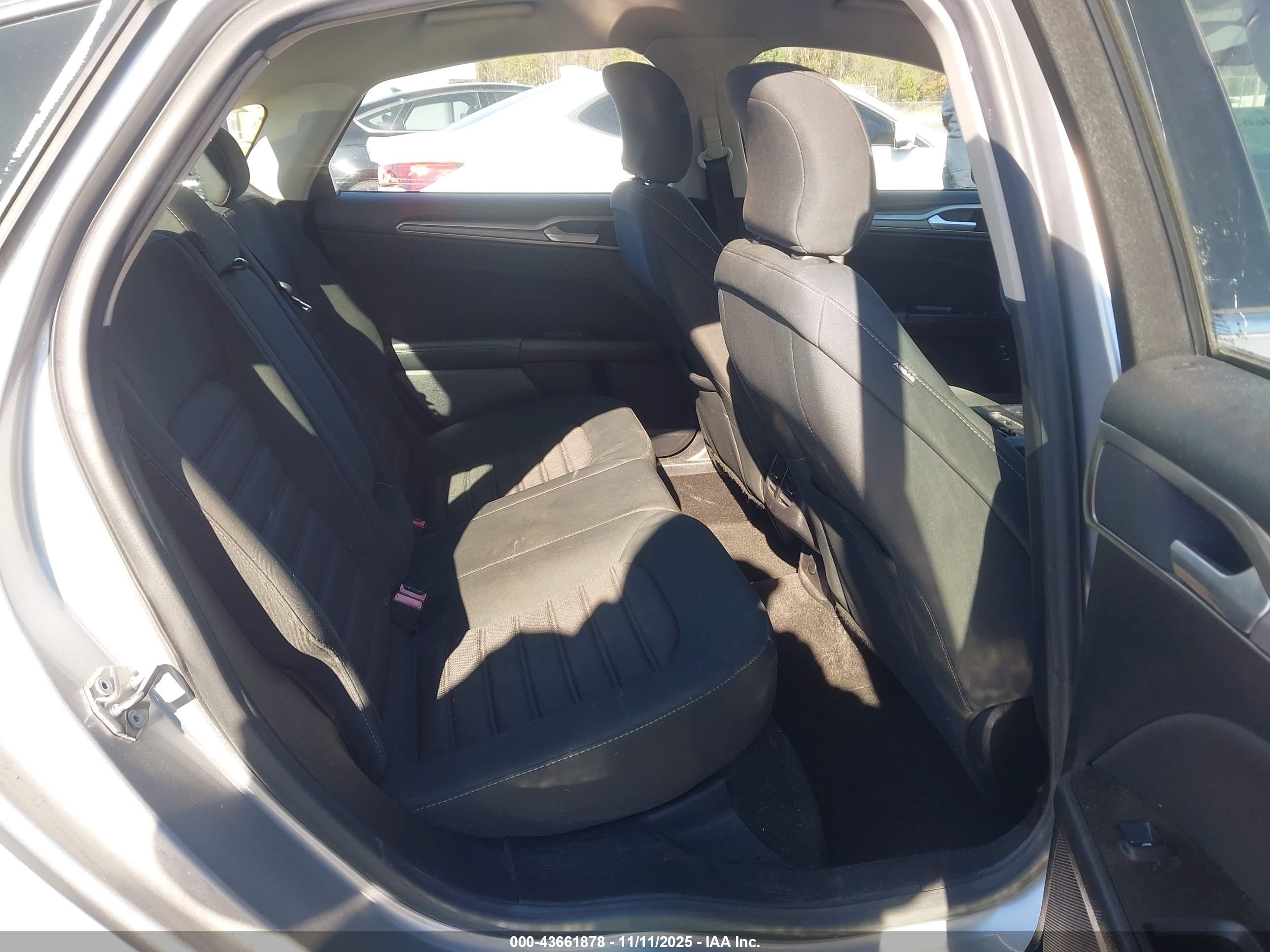 FORD FUSION image 8