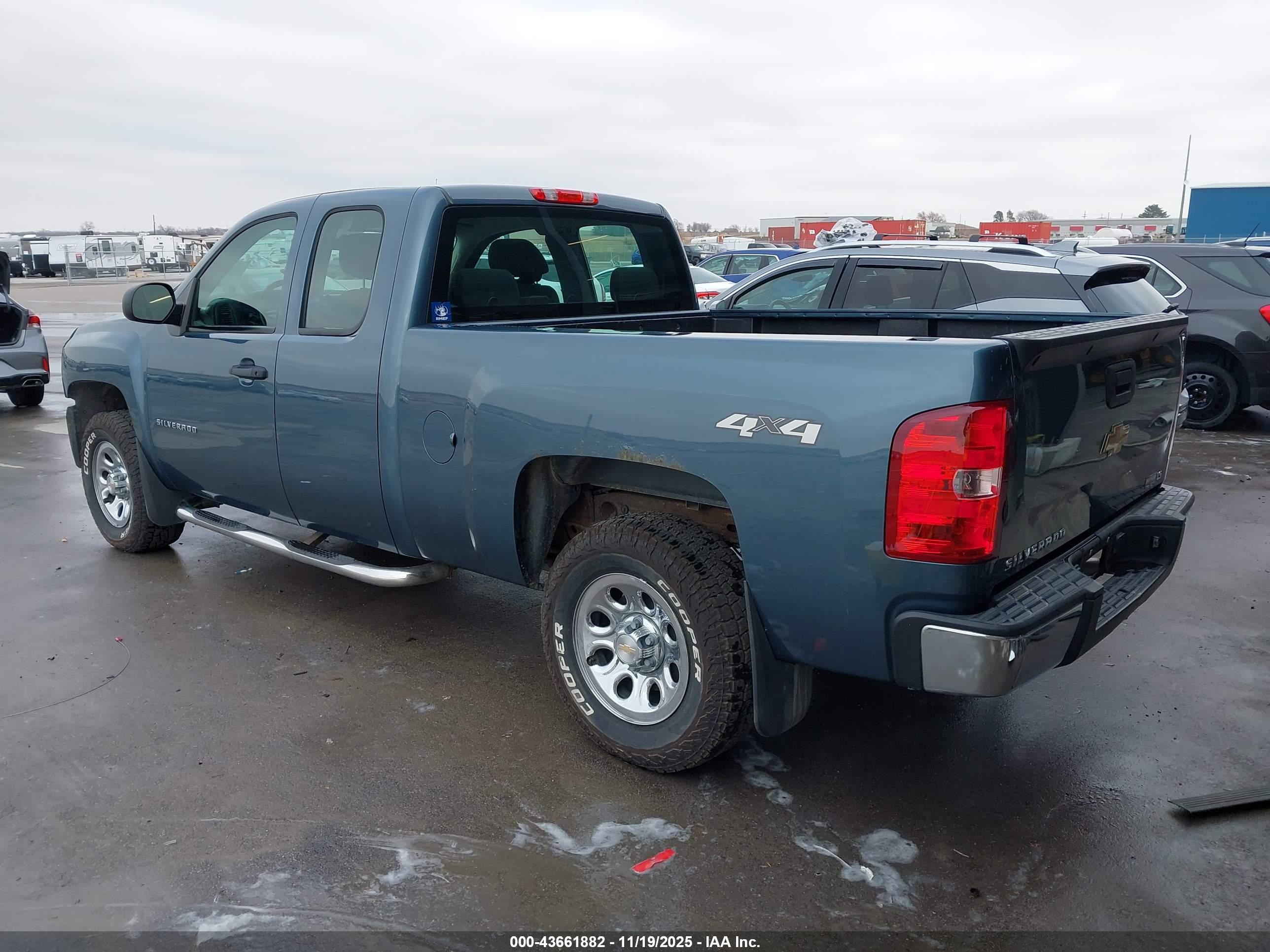 CHEVROLET SILVERADO image 3