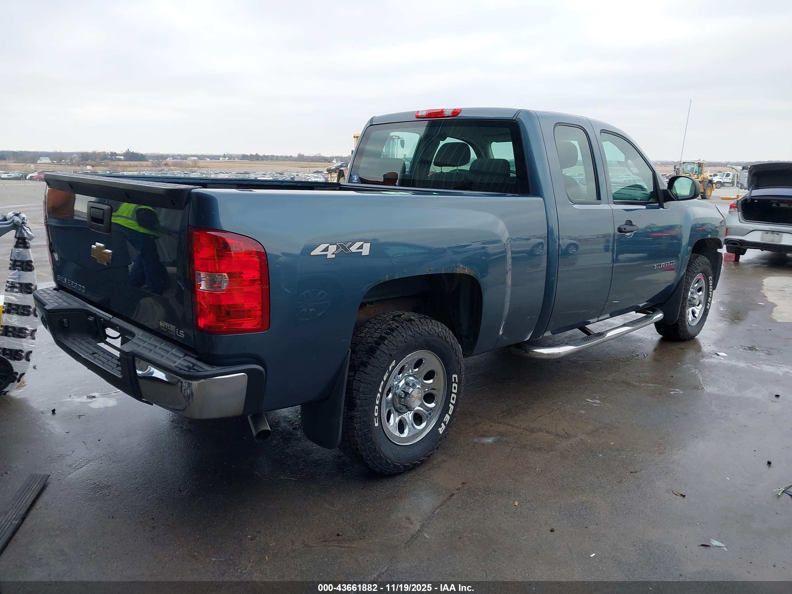 CHEVROLET SILVERADO image 4