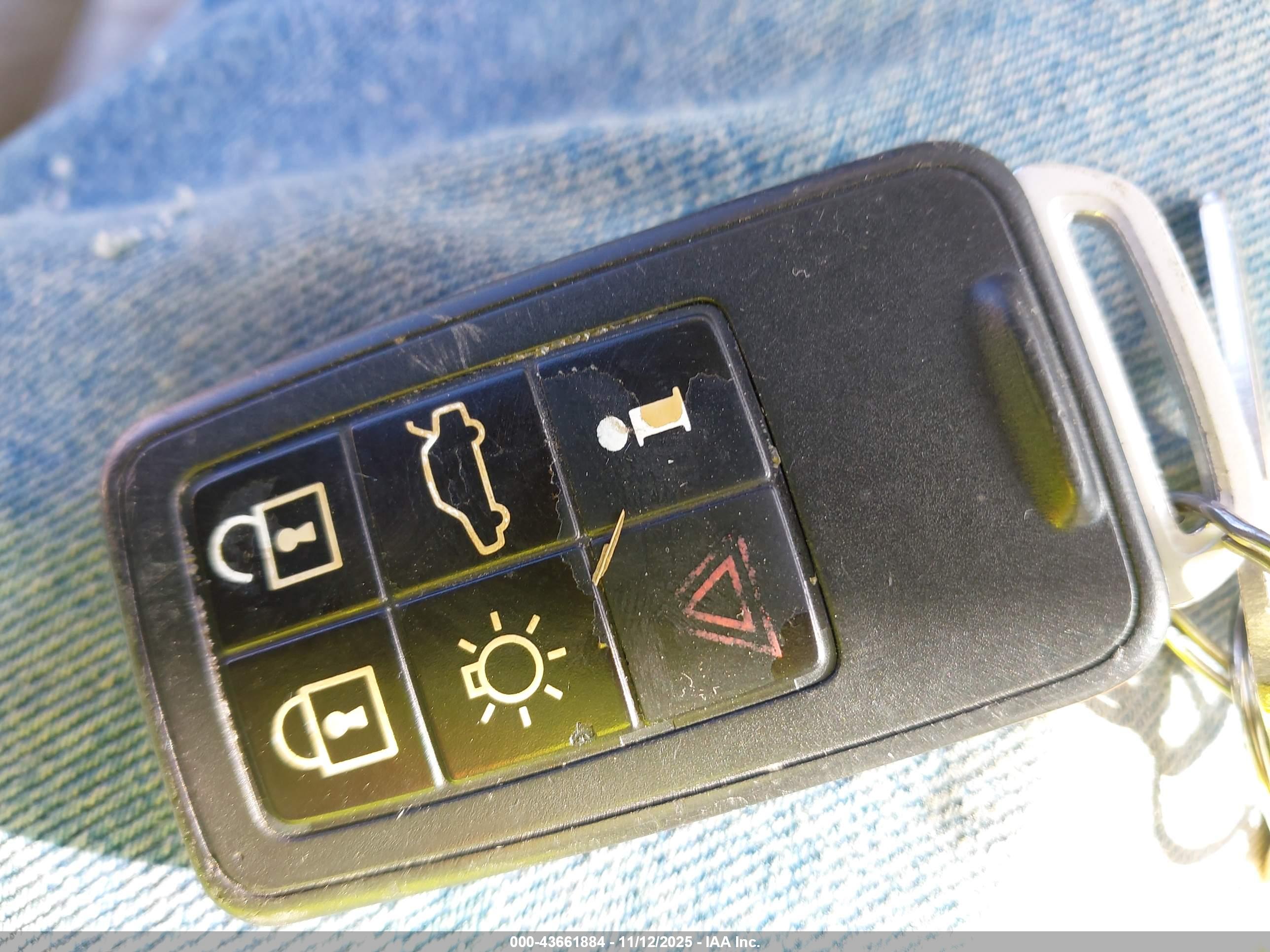 VOLVO S60 image 11
