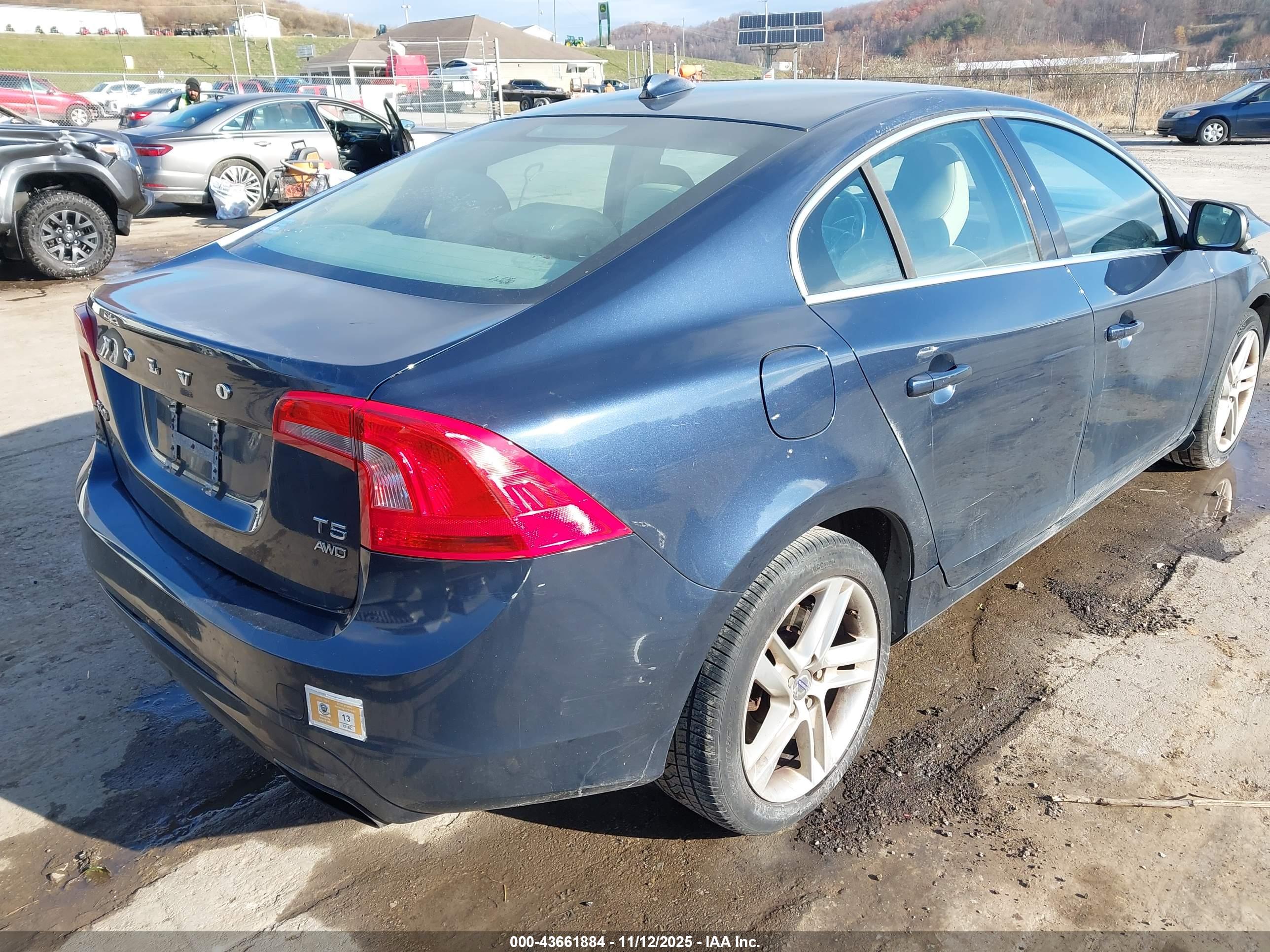 VOLVO S60 image 4