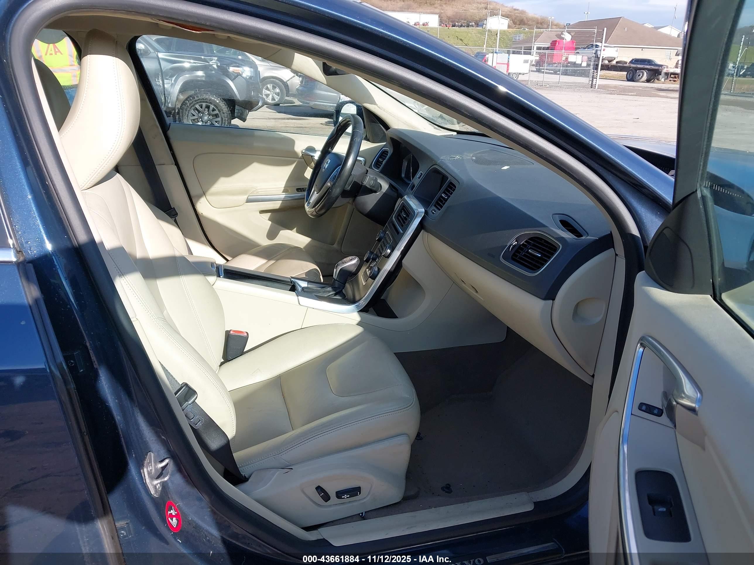 VOLVO S60 image 5