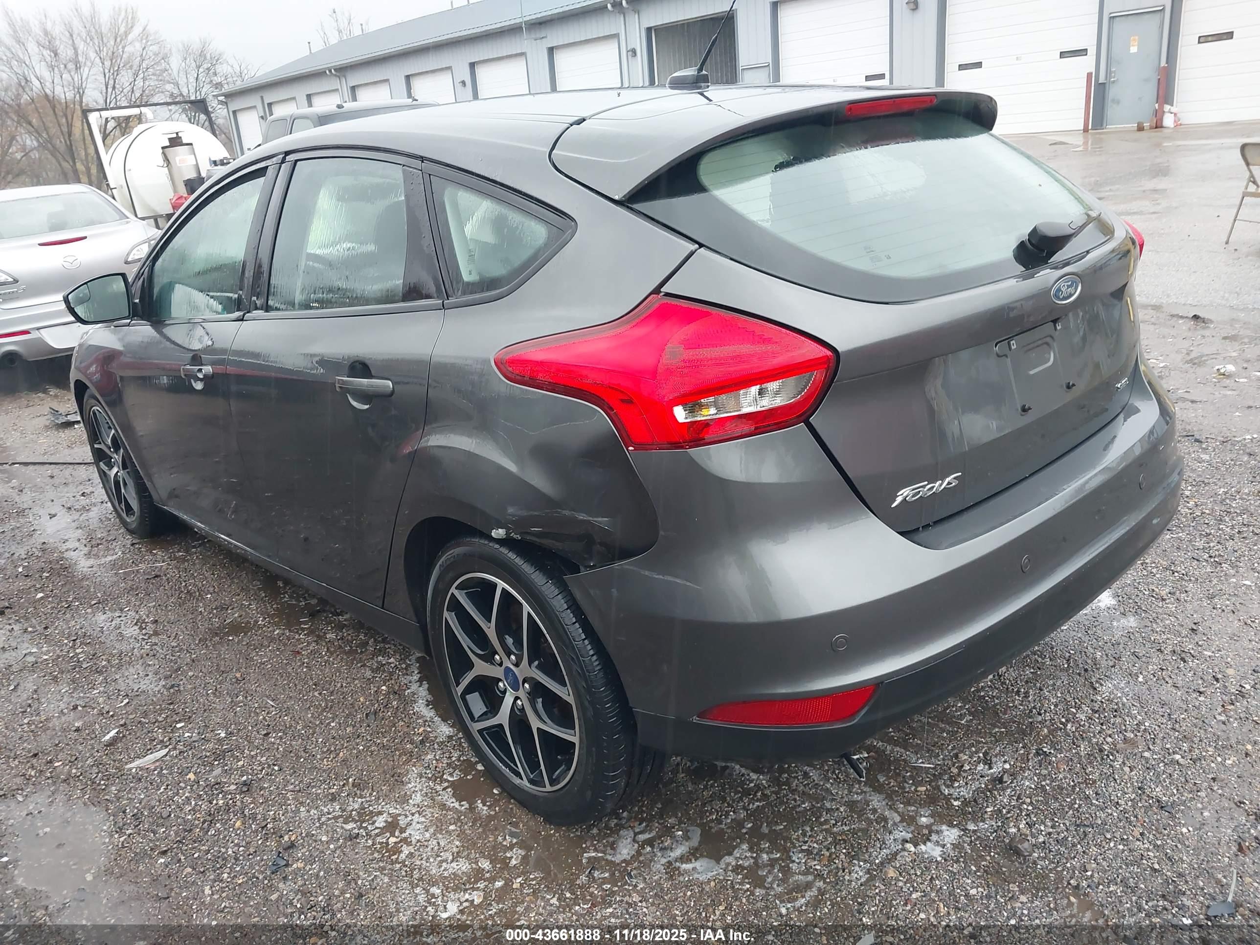 FORD FOCUS image 3