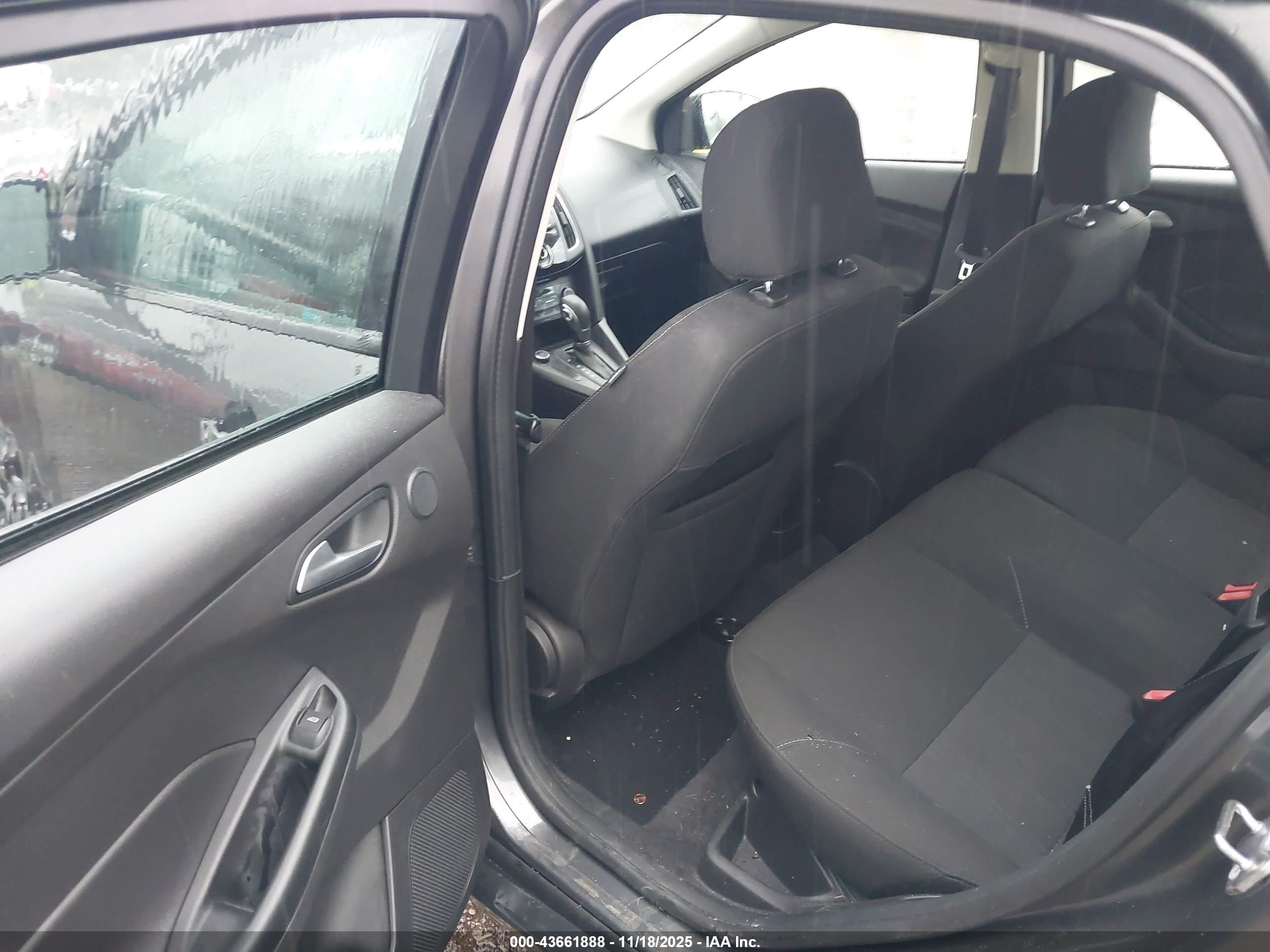 FORD FOCUS image 8