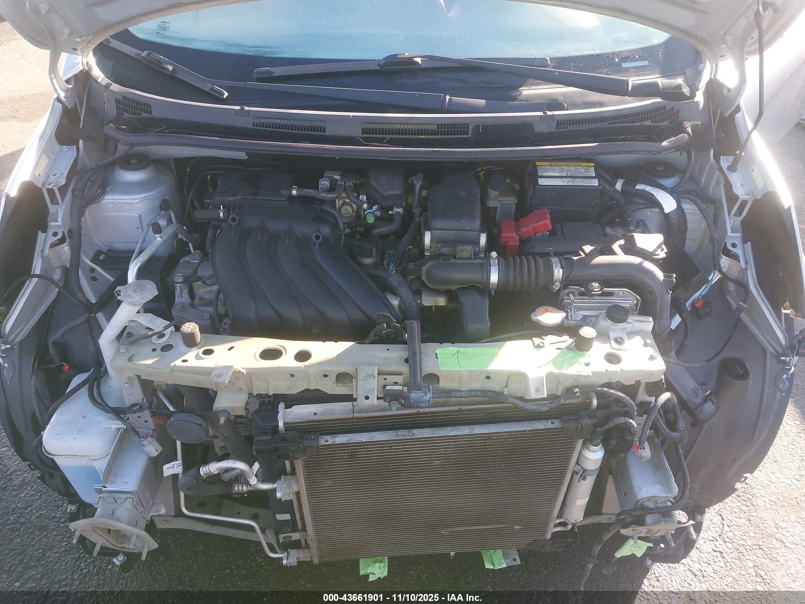 NISSAN VERSA image 10