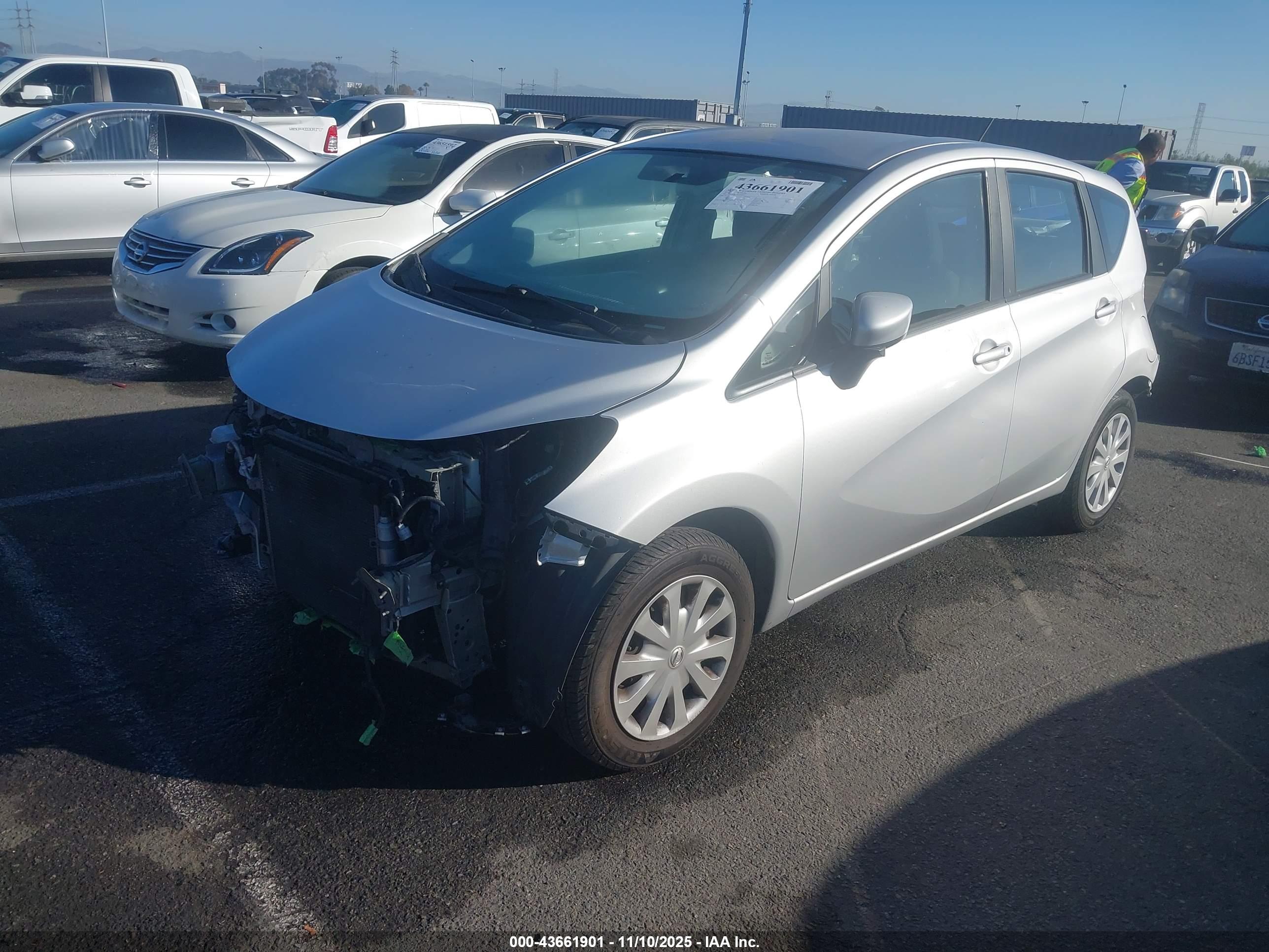 NISSAN VERSA image 2