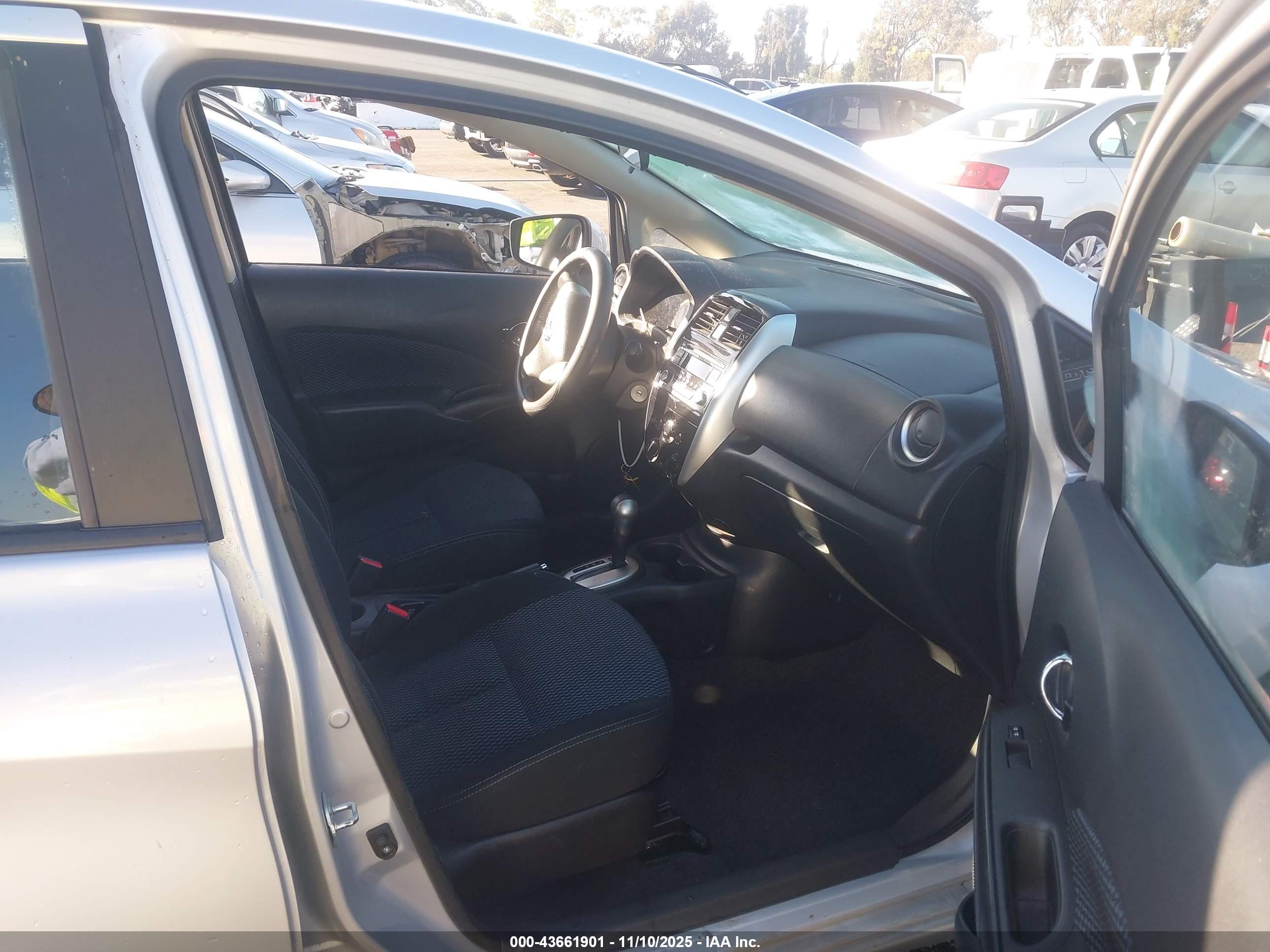NISSAN VERSA image 5